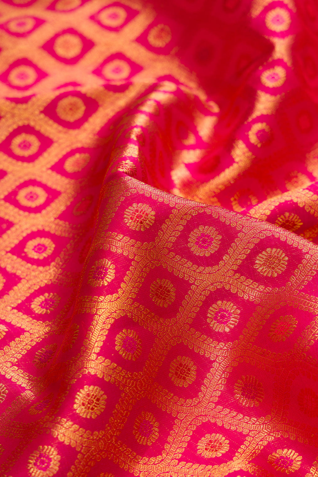 Close up of Pure Silk Dark Pink Dual Tone Kanchipuram Saree with Zari Brocade on the body and Zari Border.  displaying folds