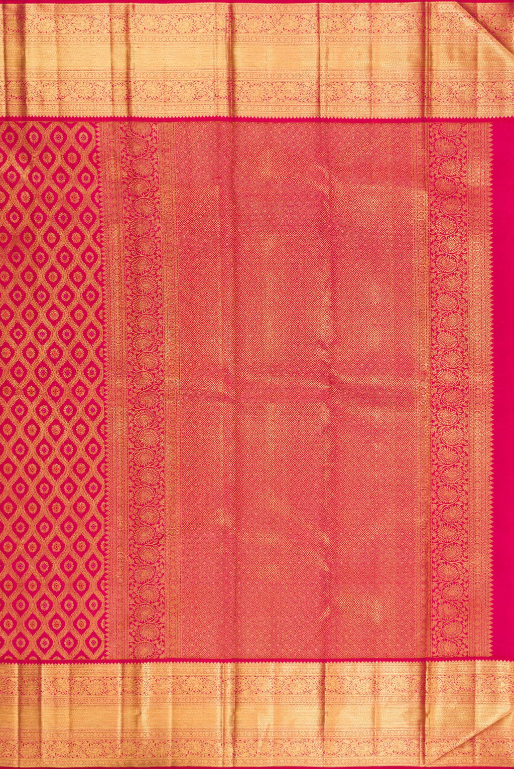Close up image of the pallu of Pure Silk Dark Pink Dual Tone Kanchipuram Saree with Zari Brocade on the body and Zari Border. 