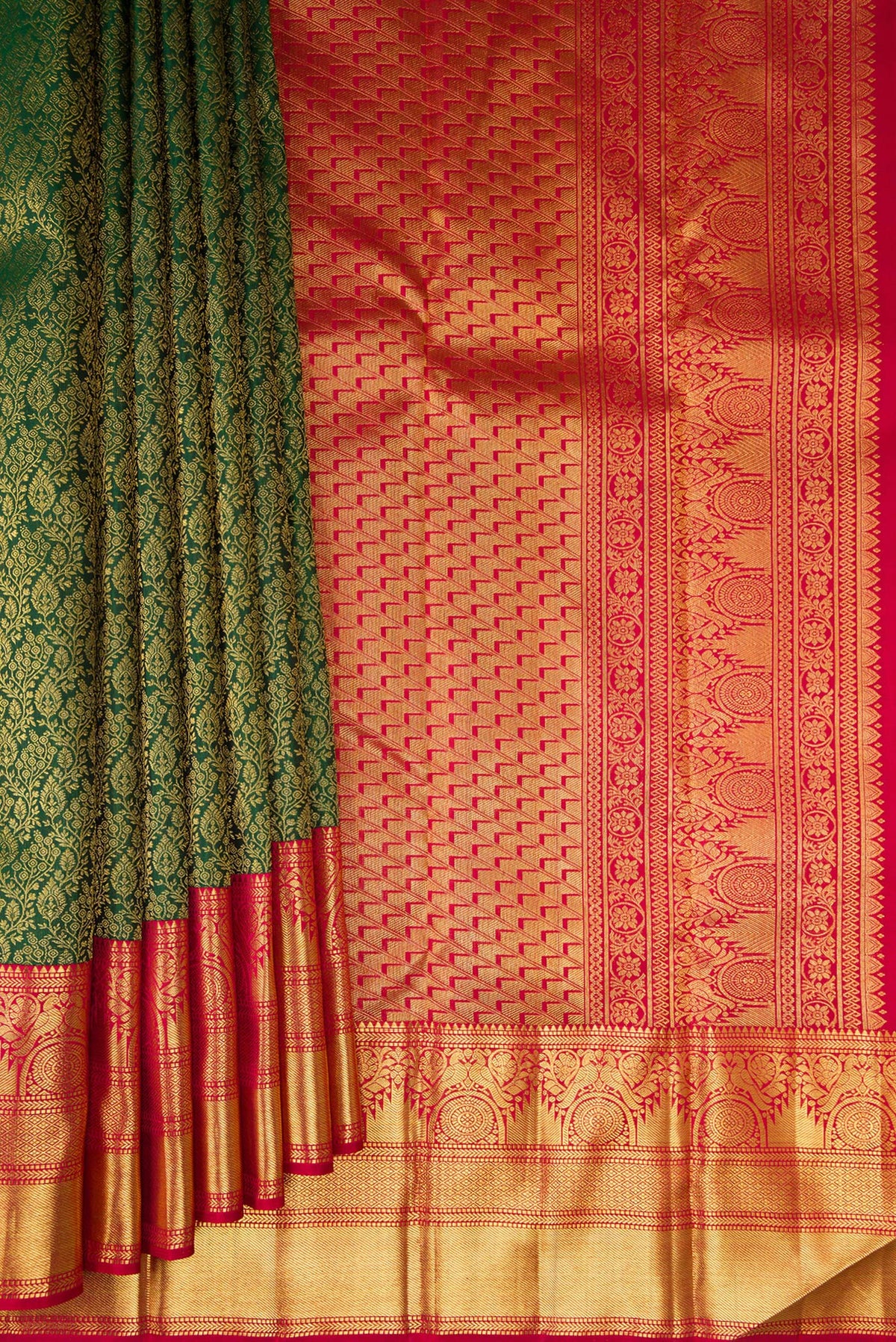 Pleats and pallu of Pure Silk Green Kanjivaram Saree with Zari Brocade on the body and Zari Border. 
