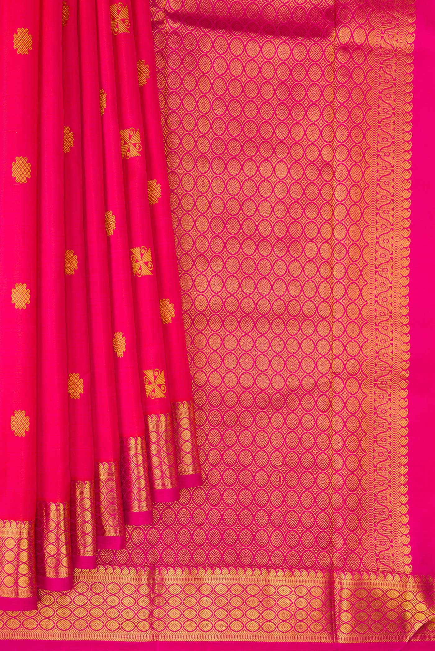 Pleats and pallu of Pink Dual Tone Kanchipuram Silk Saree with Zari Butta on the body and Zari Border. 