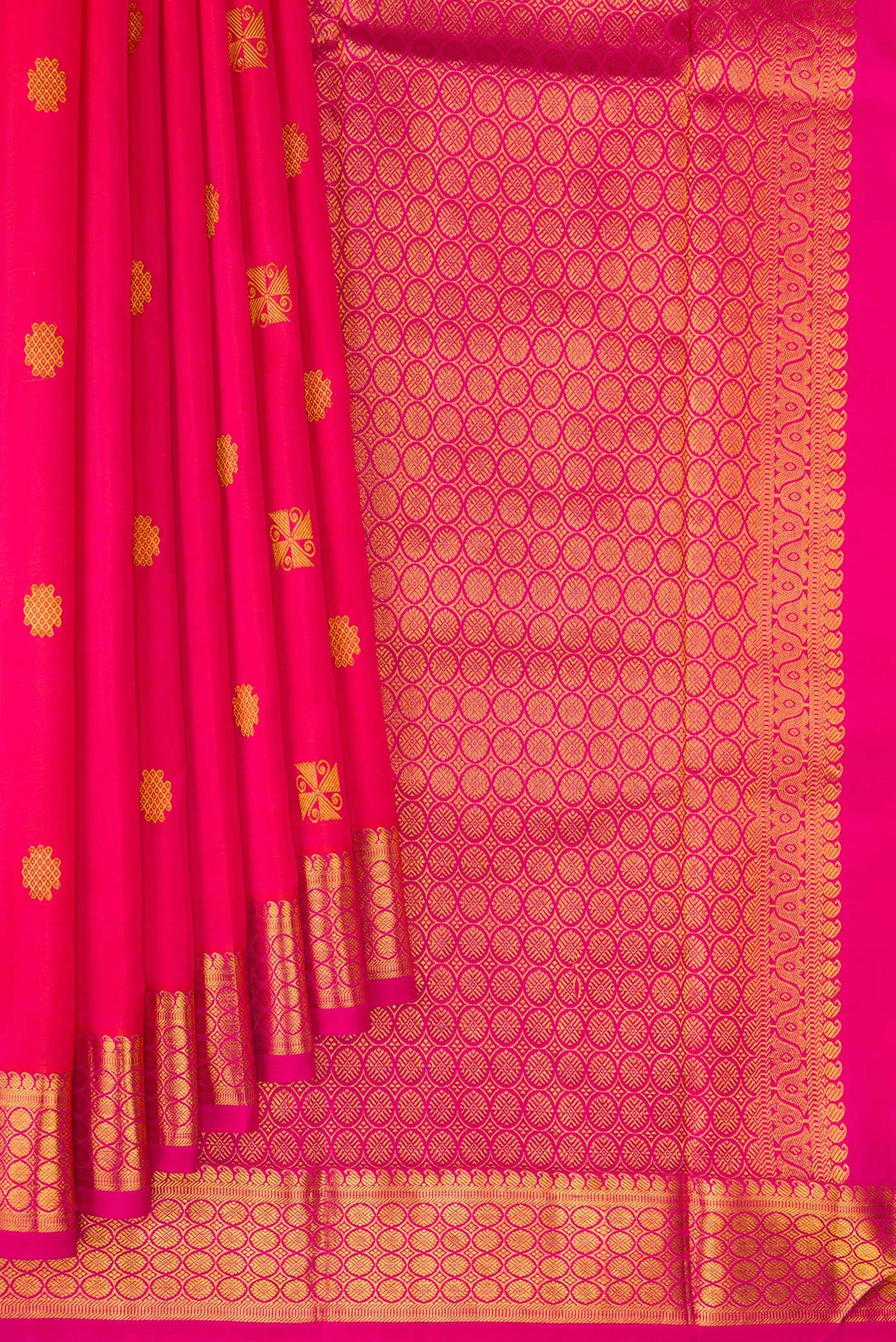 Pleats and pallu of Pink Dual Tone Kanchipuram Silk Saree with Zari Butta on the body and Zari Border. 