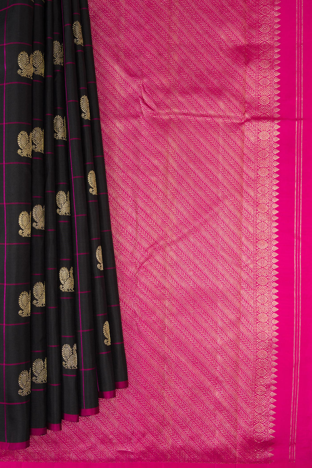Pleats and pallu of Pure Silk Black Kanchipuram Saree with Checked design on the body and Without Border. 