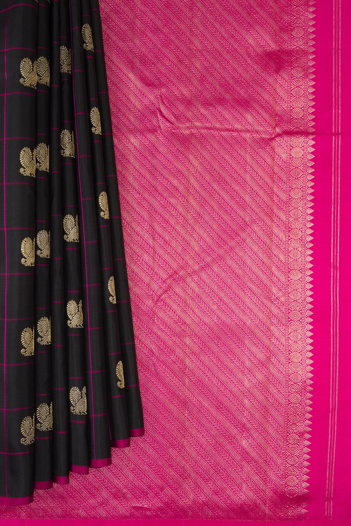Pleats and pallu of Pure Silk Black Kanchipuram Saree with Checked design on the body and Without Border. 