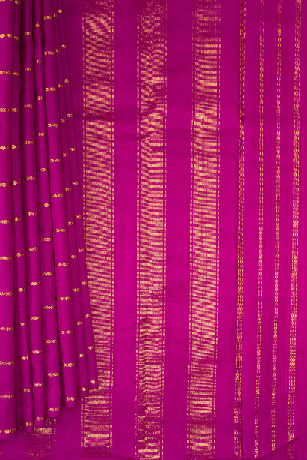 Pleats and pallu of Pure Silk Magenta Kanchipuram Saree with Stripes on the body and Without Border. 