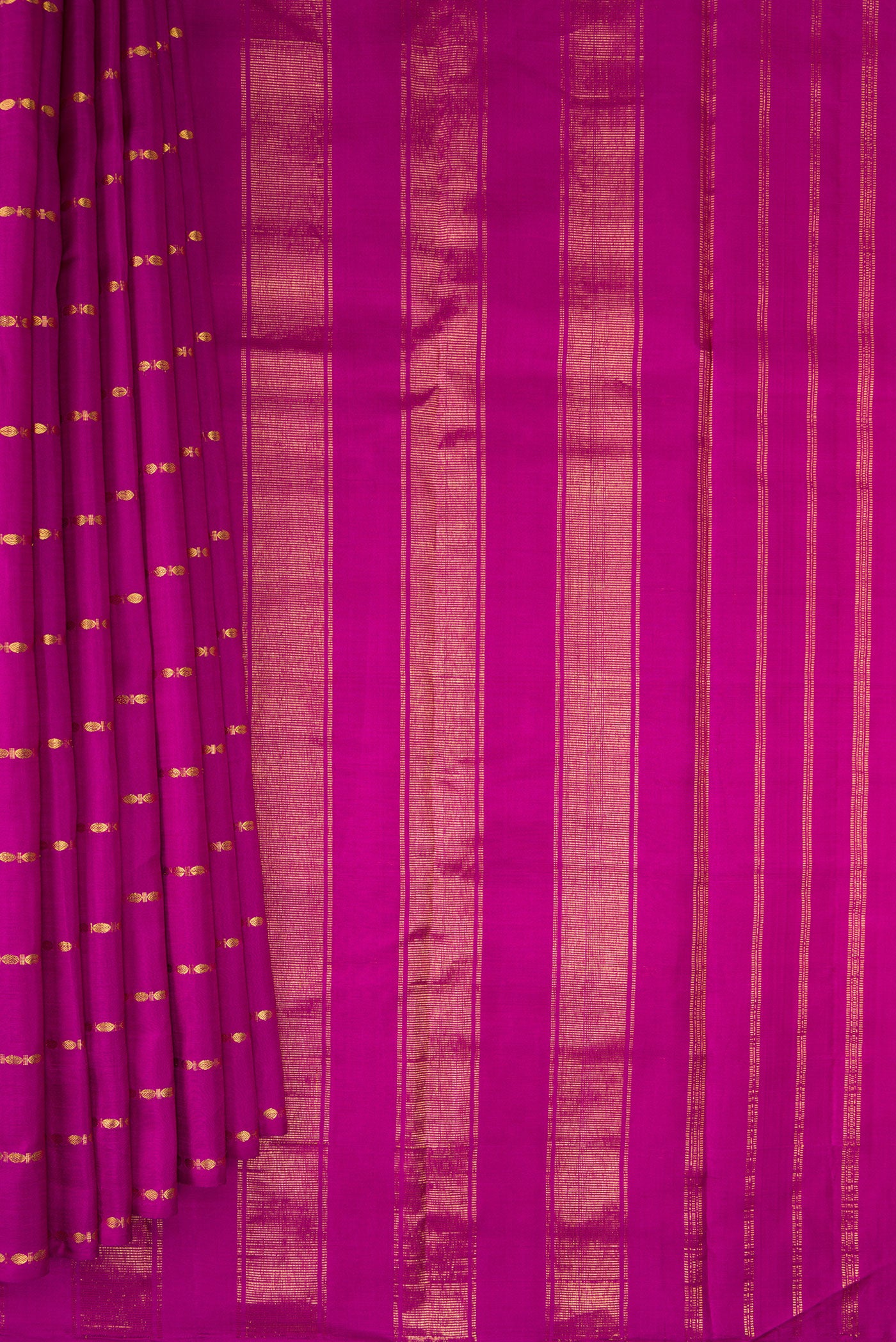 Pleats and pallu of Pure Silk Magenta Kanchipuram Saree with Stripes on the body and Without Border. 
