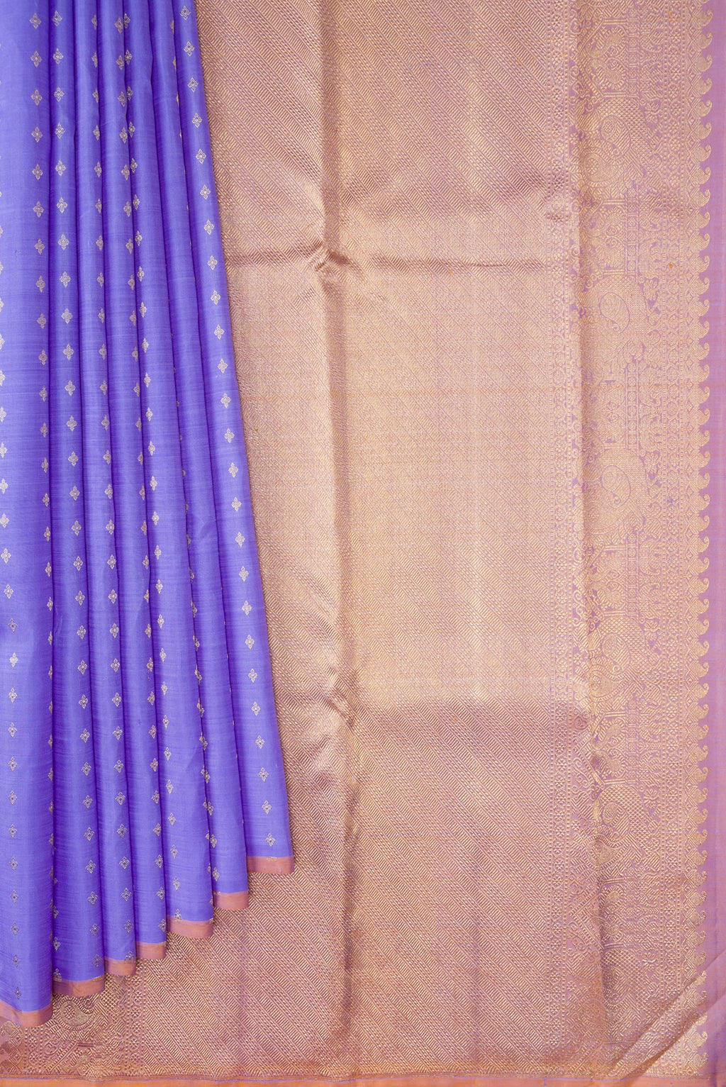 Pleats and pallu of Lavender Kanchipuram Silk Saree with Zari Butta on the body and Without Border. 