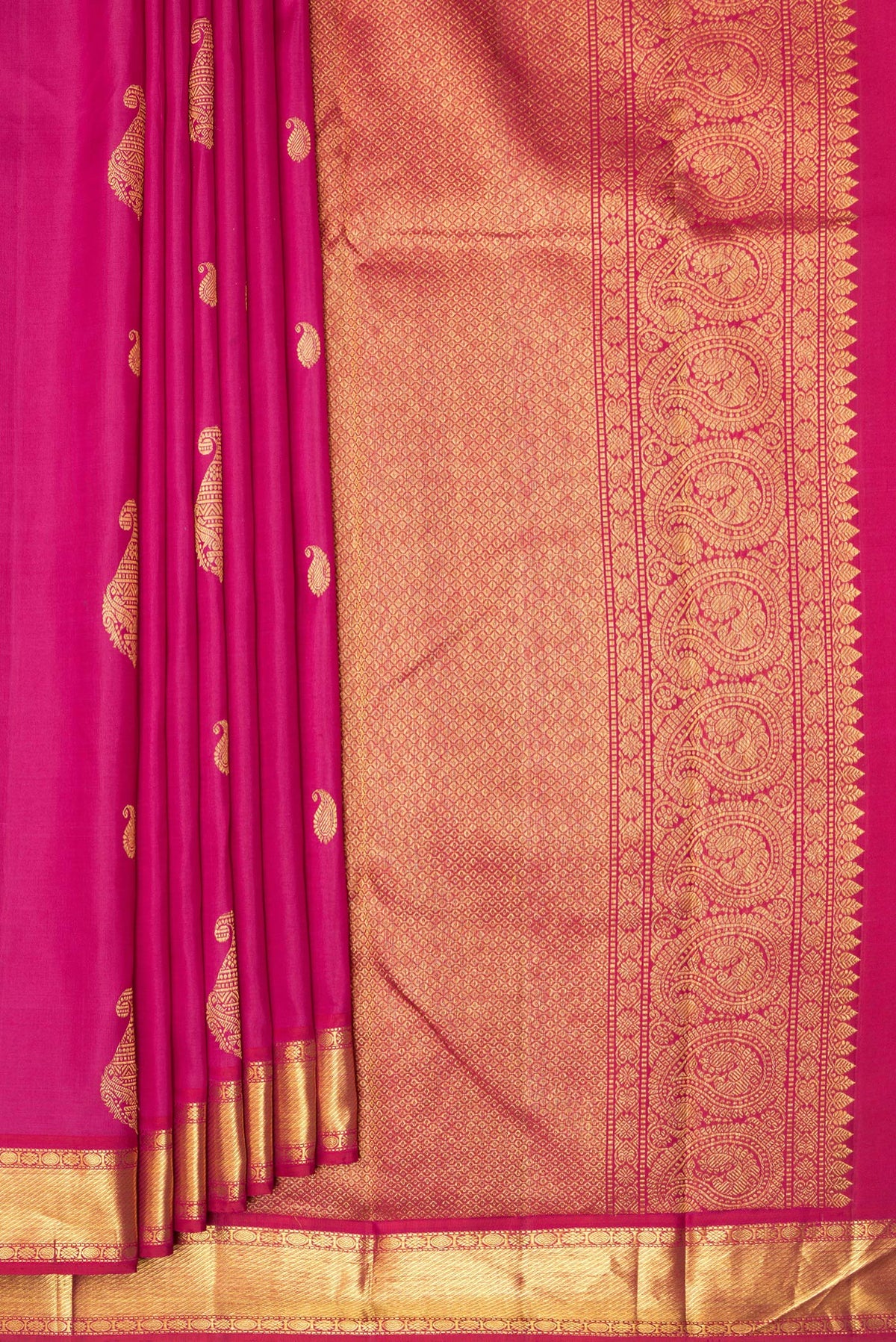 Pleats and pallu of Pure Silk Pink Kanjivaram Saree with Zari Butta on the body and Zari Border. 