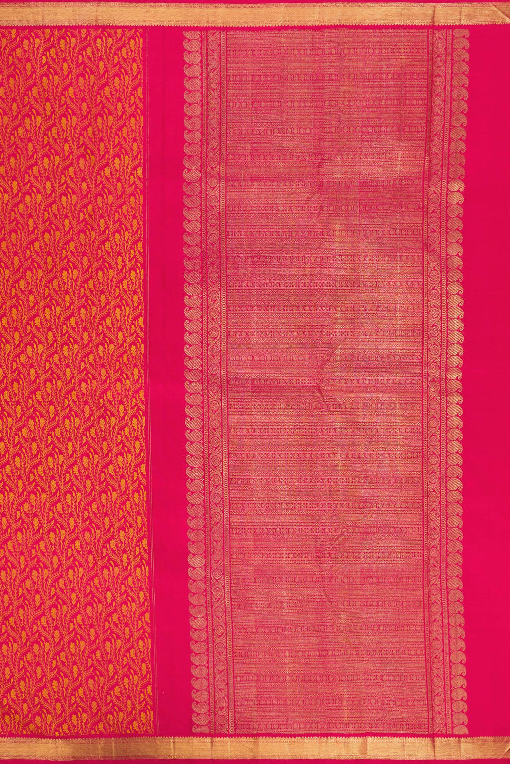 Close up image of the pallu of Pure Silk Pink Dual Tone Kanchipuram Saree with Jacquard design on the body and Zari Border. 