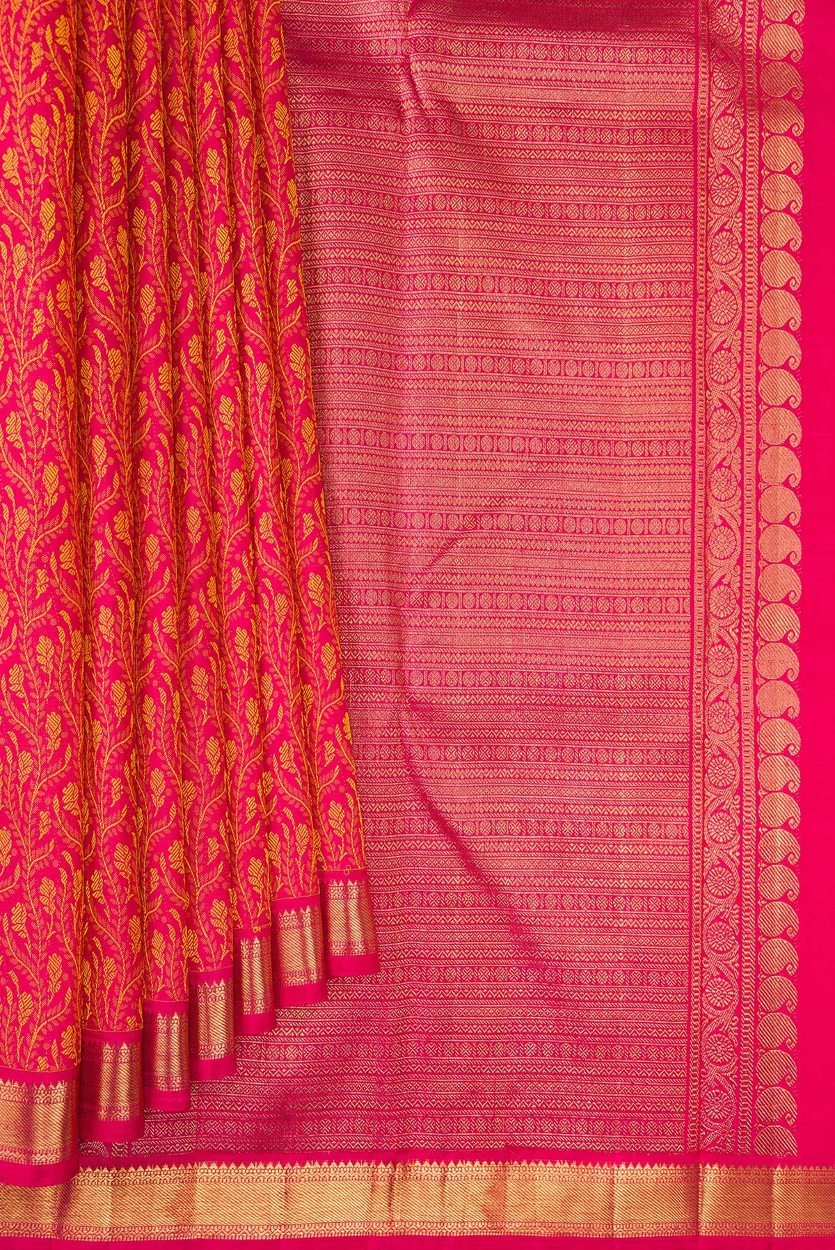 Pleats and pallu of Pure Silk Pink Dual Tone Kanchipuram Saree with Jacquard design on the body and Zari Border. 