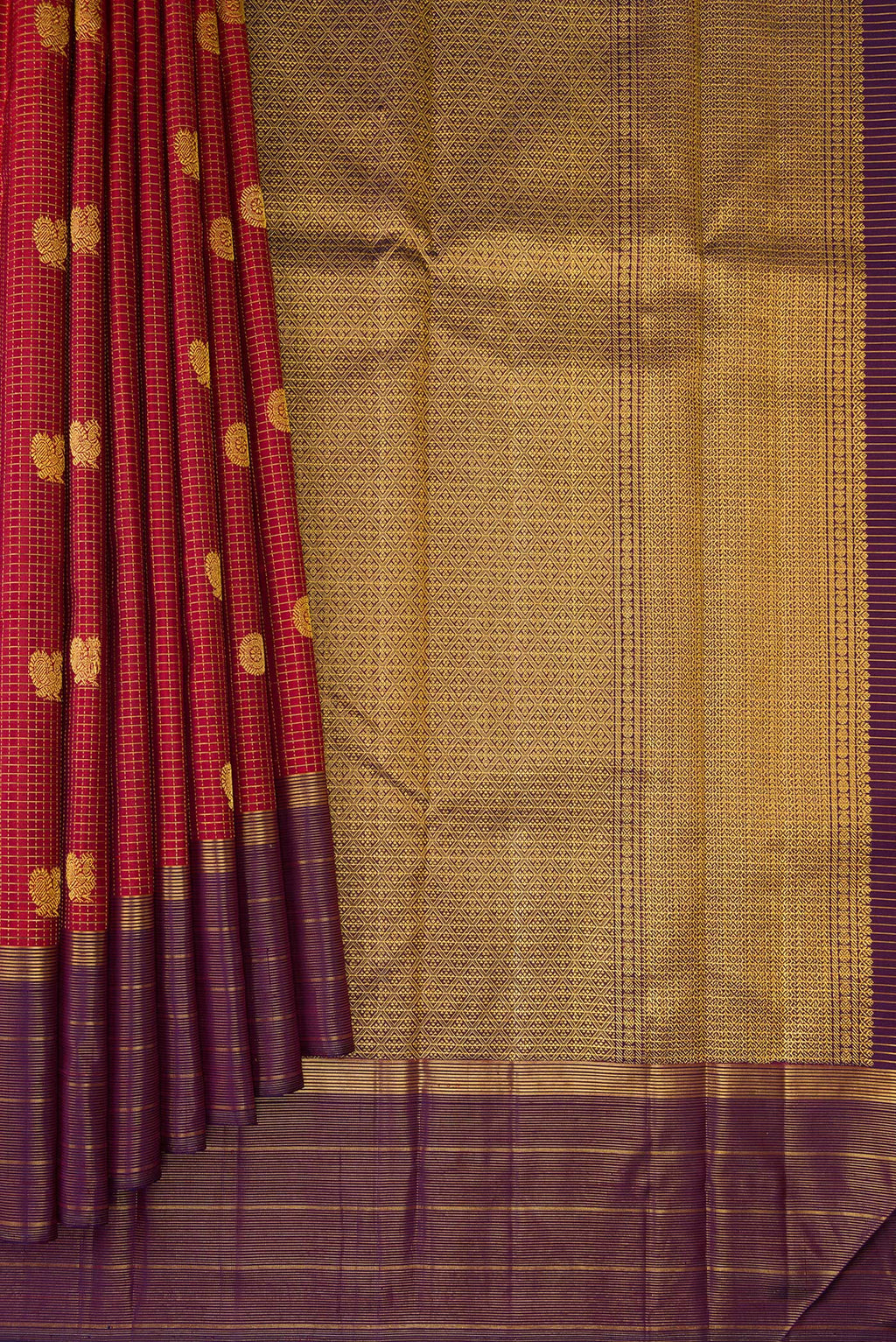 Pleats and pallu of Rust Dual Tone Kanjivaram Silk Saree with Checked design on the body and Fancy Border. 
