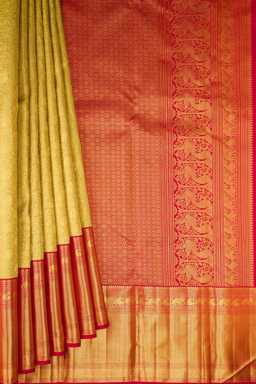 Pleats and pallu of Pure Silk Gold Kanchipuram Saree with Zari Brocade on the body and Zari Border. 