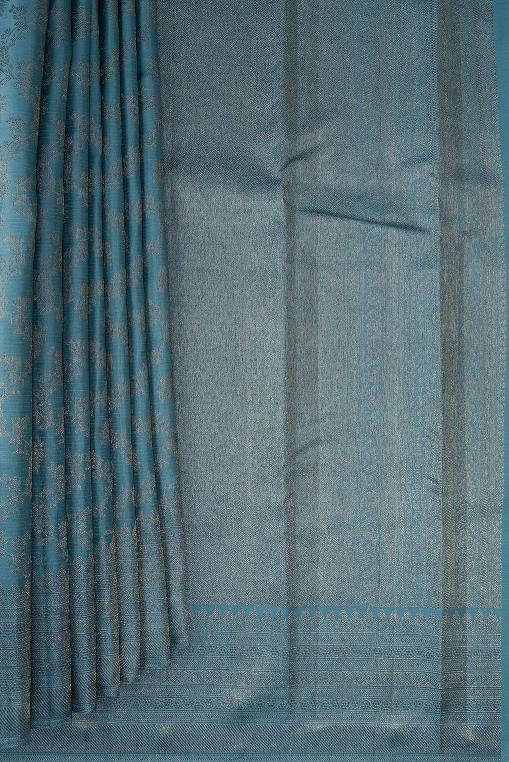 Pleats and pallu of Pure Silk Maya Blue Dual Tone Kanjivaram Saree with Zari Brocade on the body and Fancy Border. 