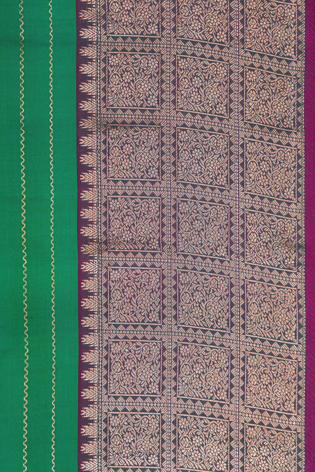 Border image of Bottle Green Dual Tone Kanchipuram Silk Saree with Veldhari on the body and Zari Border. 