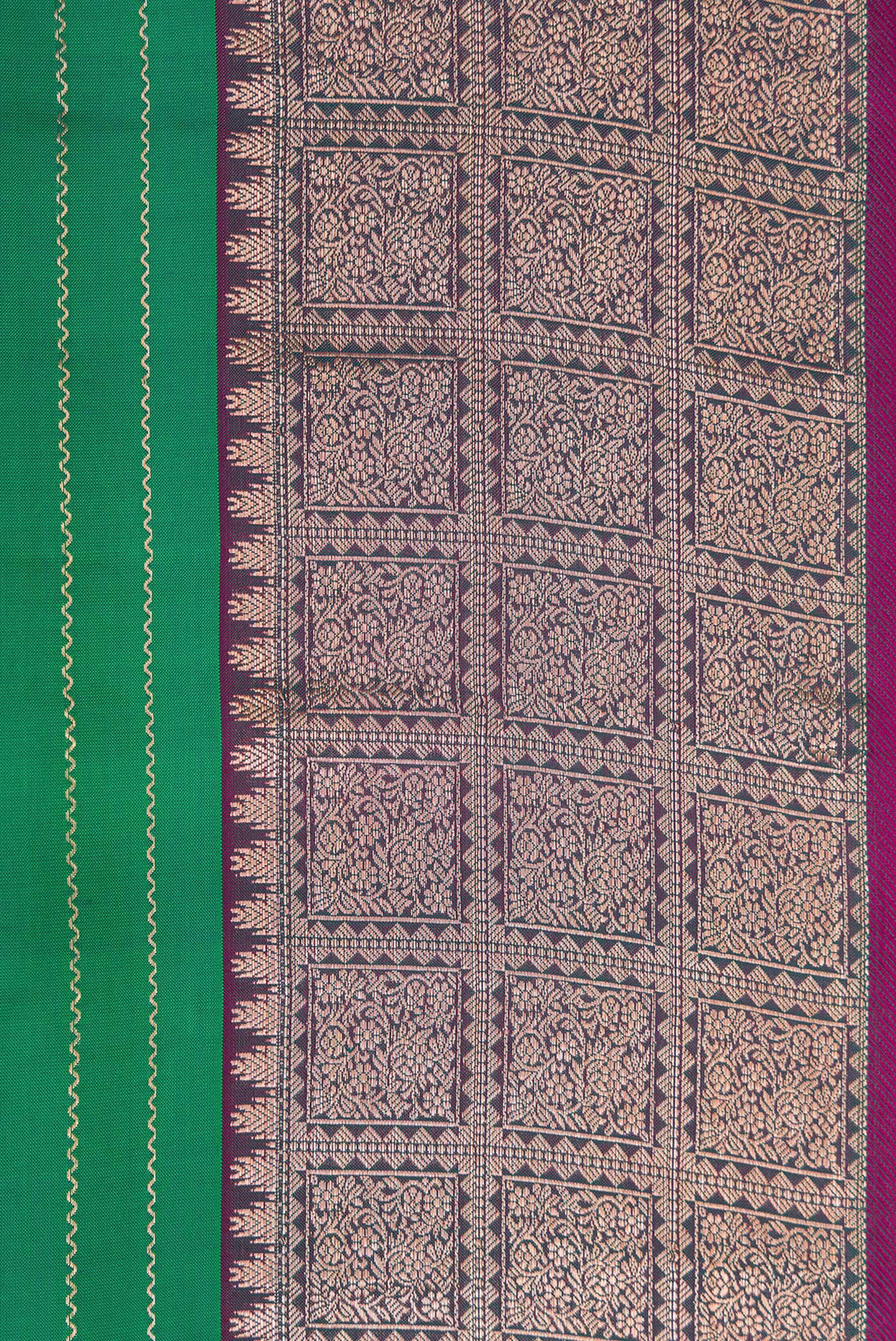 Border image of Bottle Green Dual Tone Kanchipuram Silk Saree with Veldhari on the body and Zari Border. 