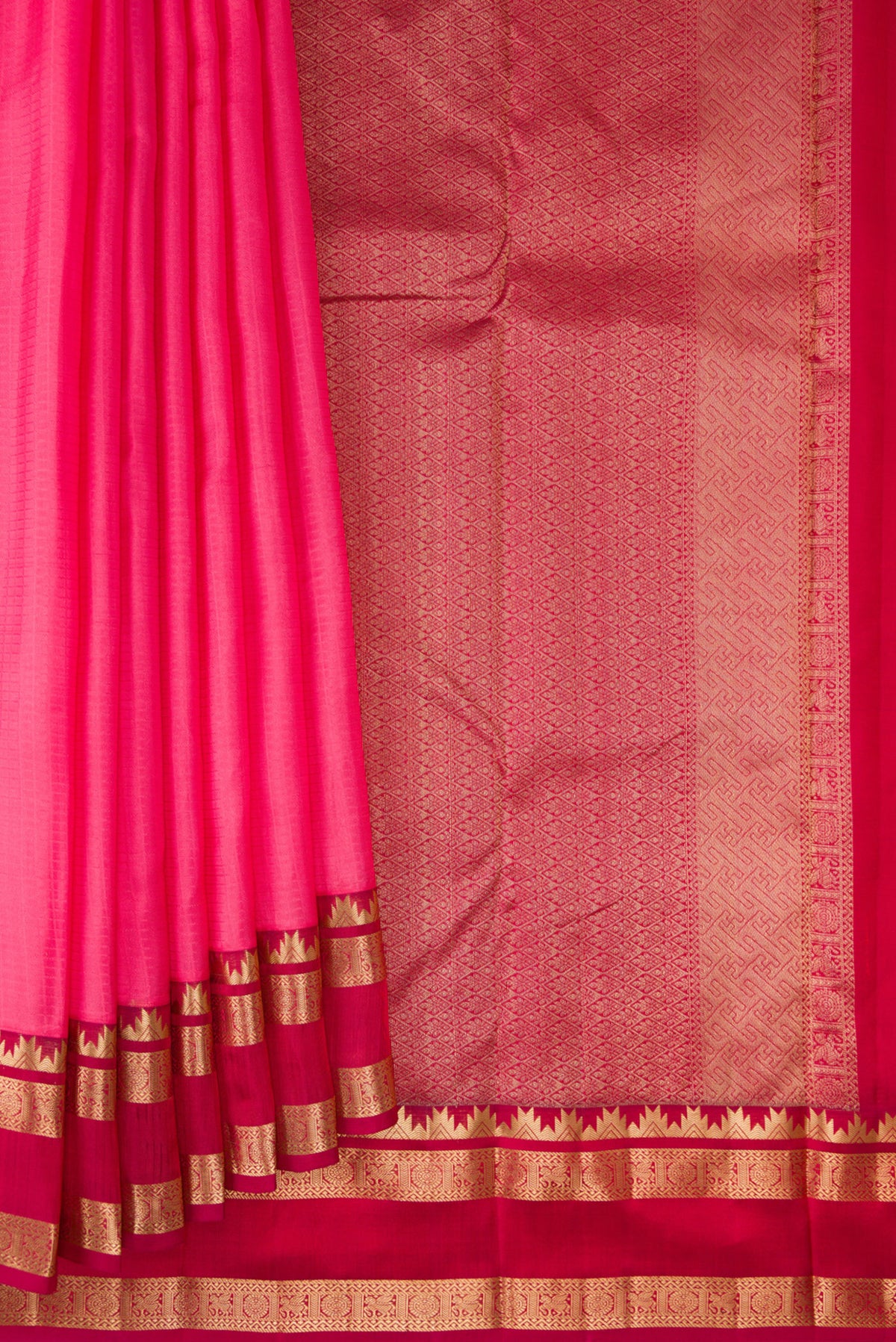 Pleats and pallu of Pure Silk Pink Kanchipuram Saree with Checked design on the body and Zari Border. 