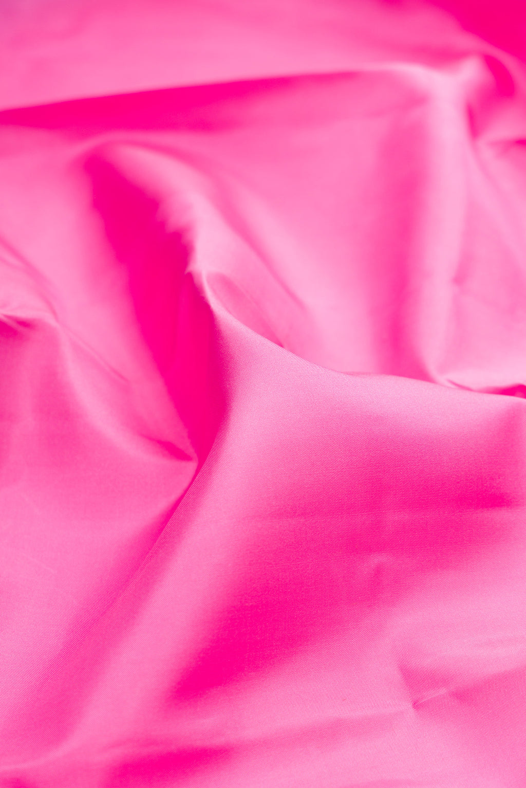 Close up of Rose pink Kanchipuram Silk Saree with Plain Body and Temple Border.  displaying folds