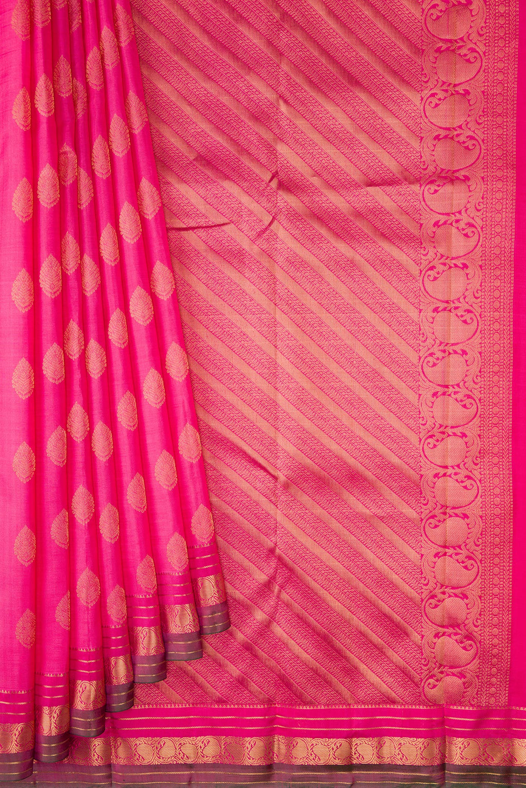 Pleats and pallu of Pink Kanchipuram Silk Saree with Zari Butta on the body and Zari Border. 