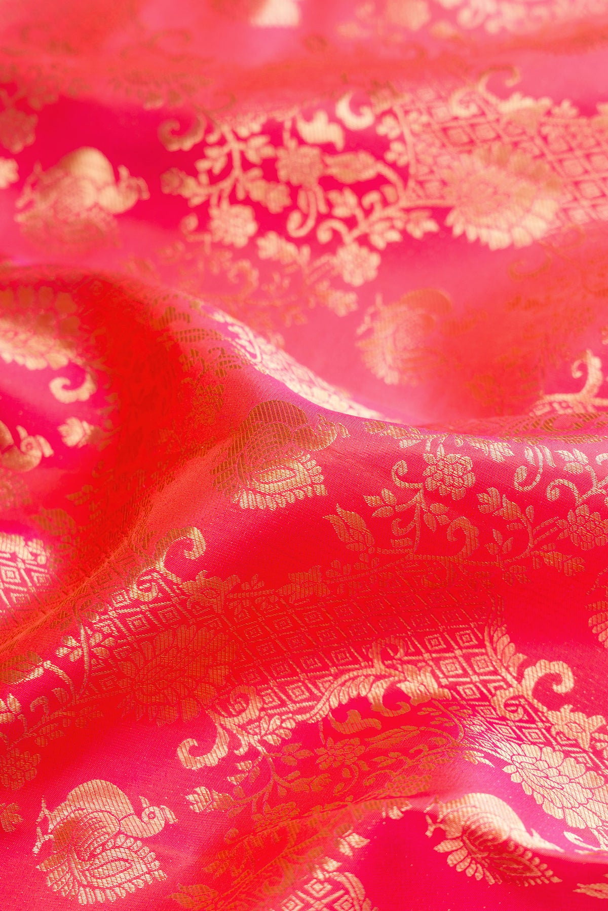 Close up of Pure Silk Pink Dual Tone Kanchipuram Saree with Zari Brocade on the body and Fancy Border.  displaying folds