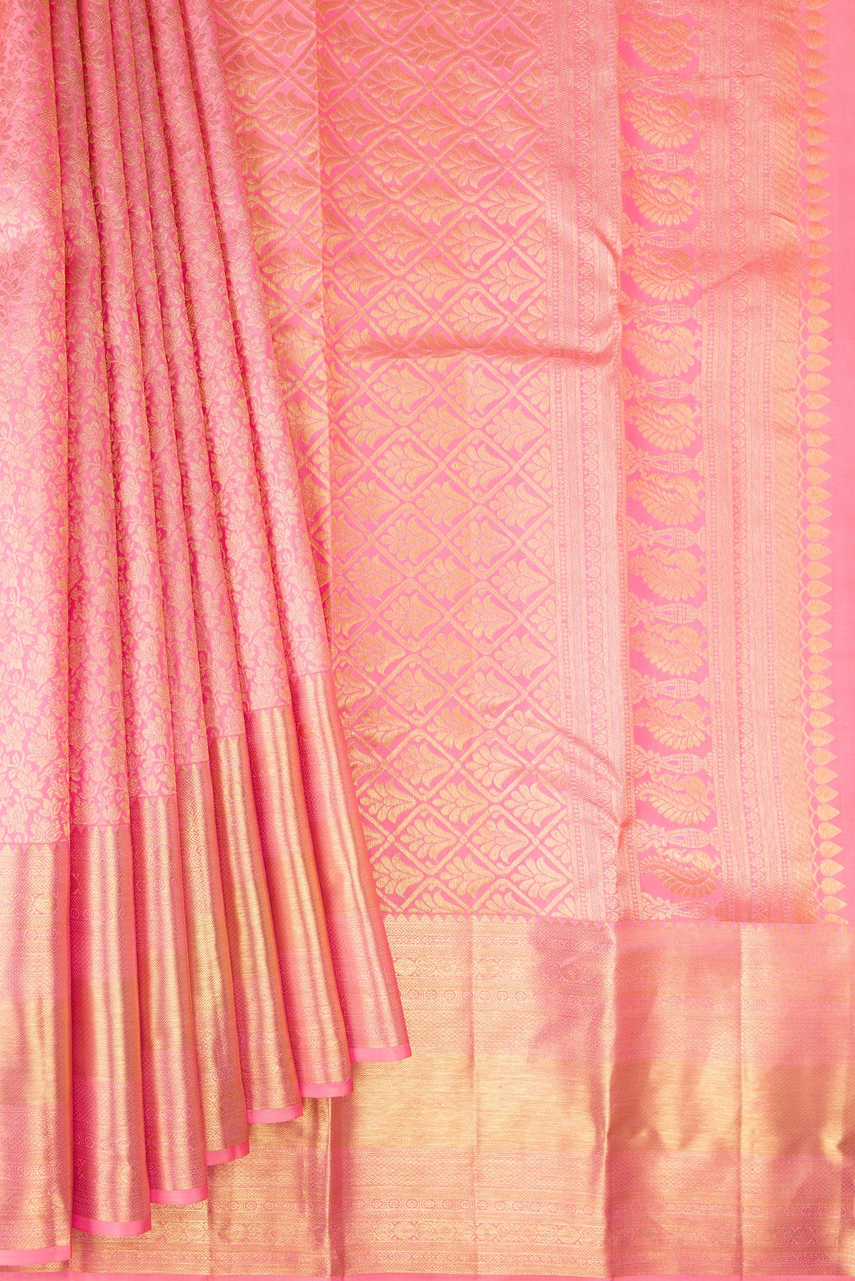 Pleats and pallu of Pure Silk Rose pink Dual Tone Kanchipuram Saree with Zari Brocade on the body and Zari Border. 