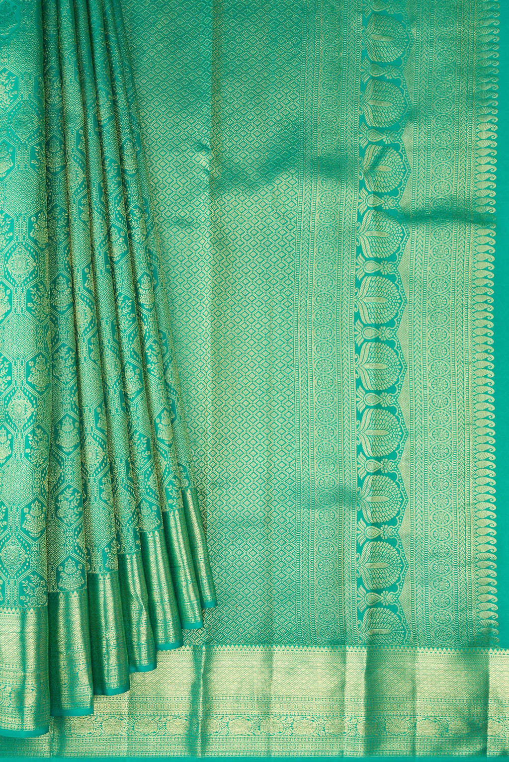 Pleats and pallu of Sea Green Kanchipuram Silk Saree with Zari Brocade on the body and Zari Border. 