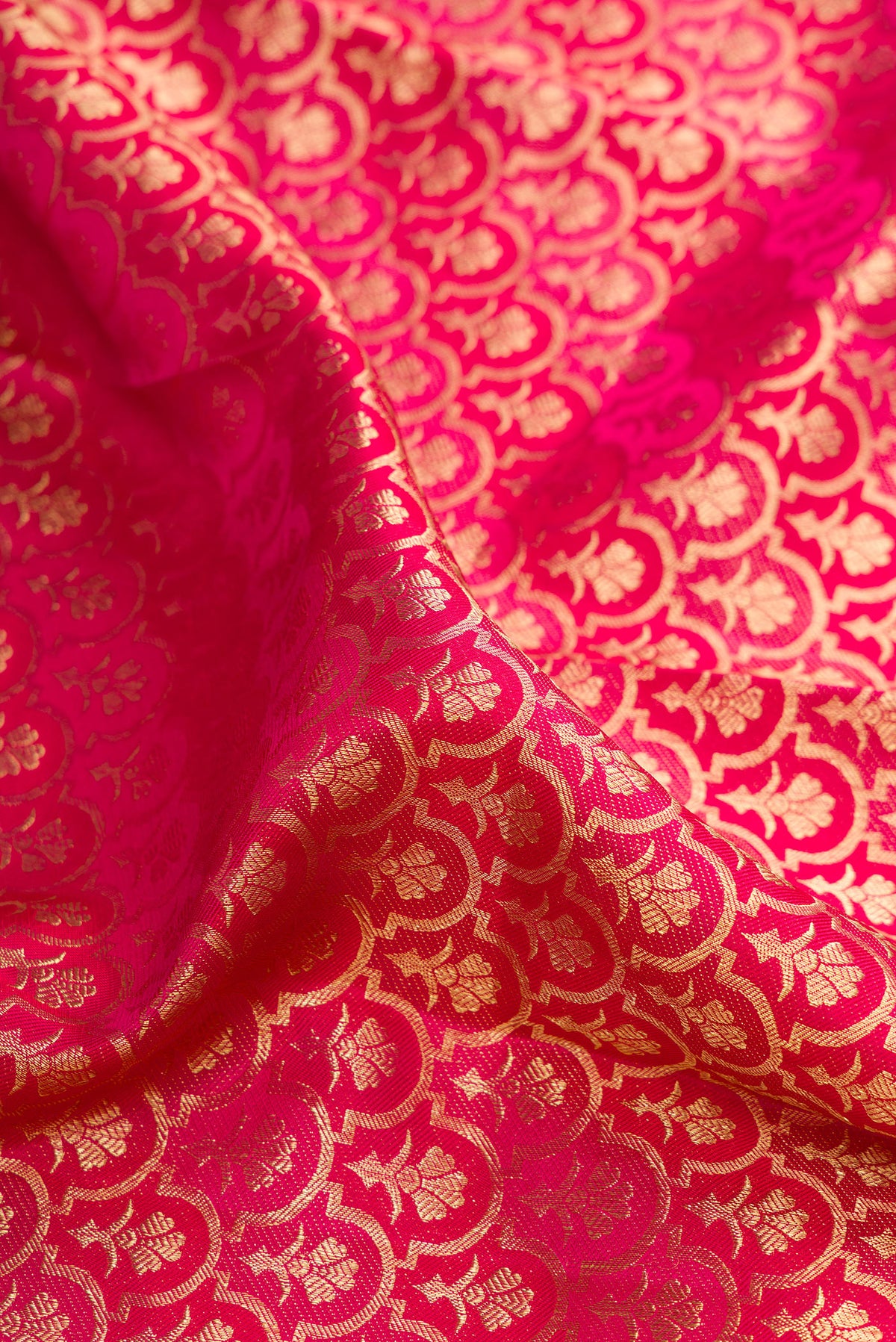 Close up of Pure Silk Dark Pink Dual Tone Kanchipuram Saree with Zari Brocade on the body and Zari Border.  displaying folds