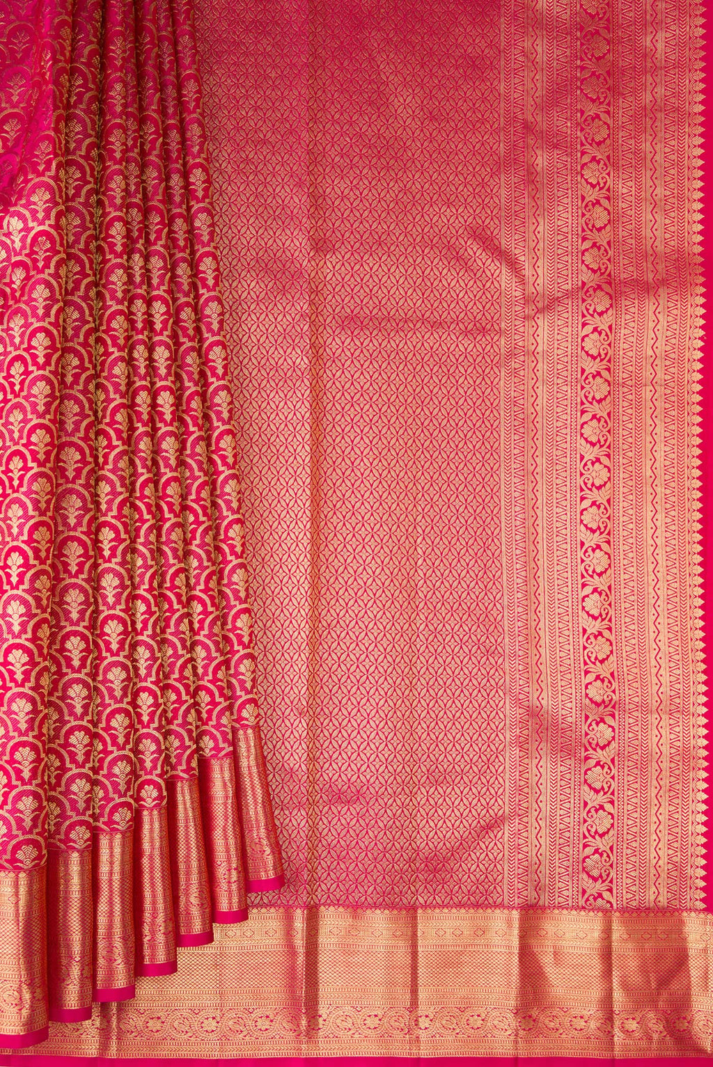 Pleats and pallu of Pure Silk Dark Pink Dual Tone Kanchipuram Saree with Zari Brocade on the body and Zari Border. 