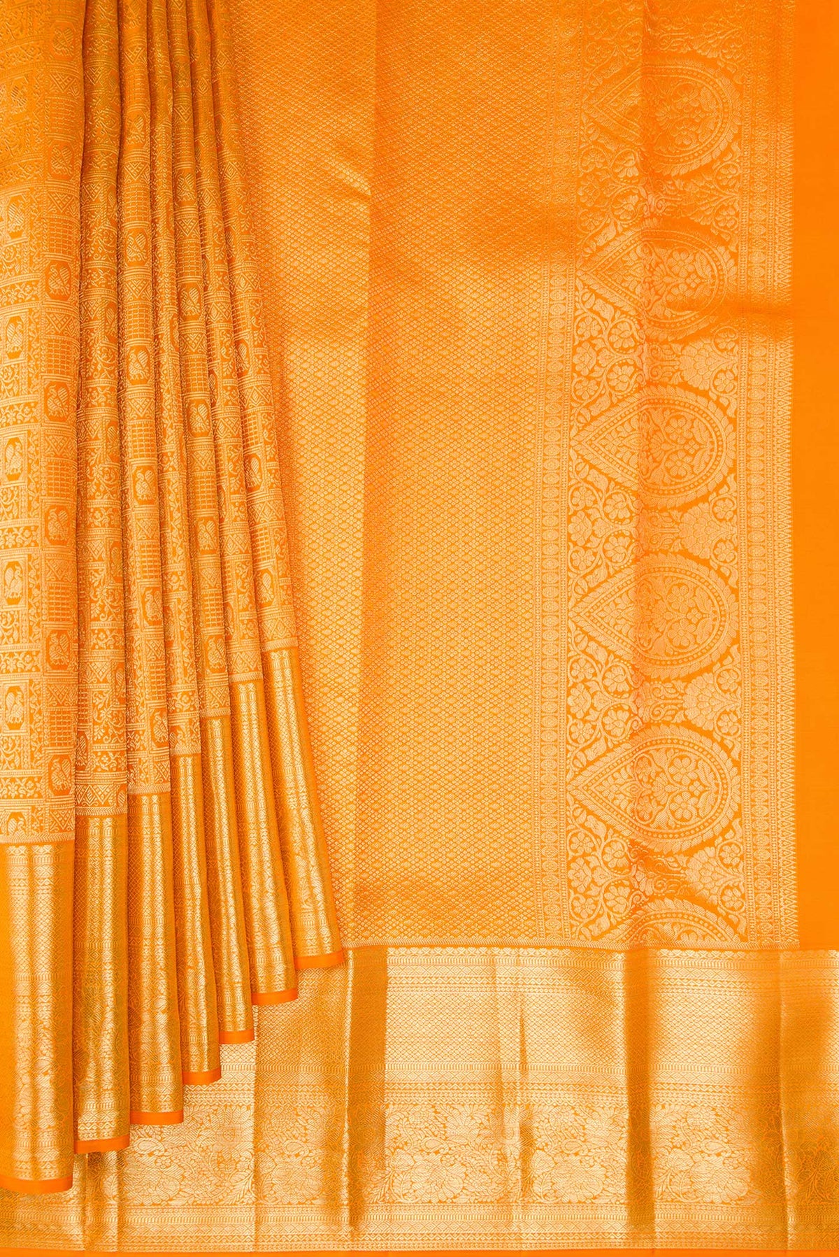 Pleats and pallu of Pure Silk Yellow Kanchipuram Saree with Zari Brocade on the body and Zari Border. 