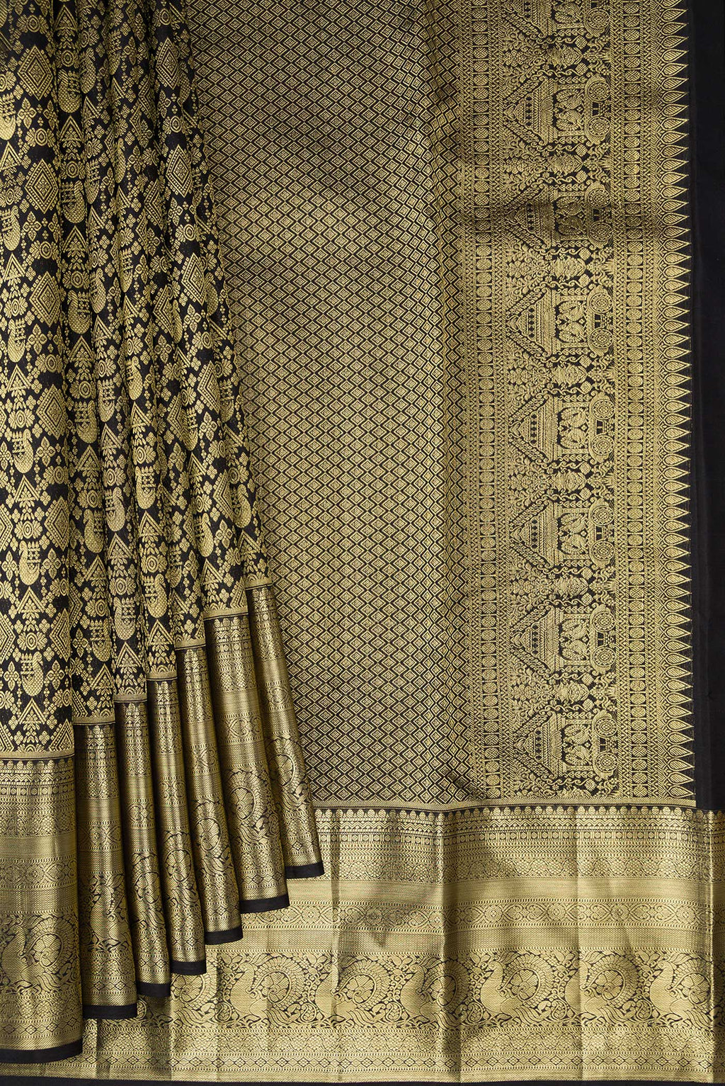 Pleats and pallu of Pure Silk Black Kanchipuram Saree with Zari Brocade on the body and Zari Border. 