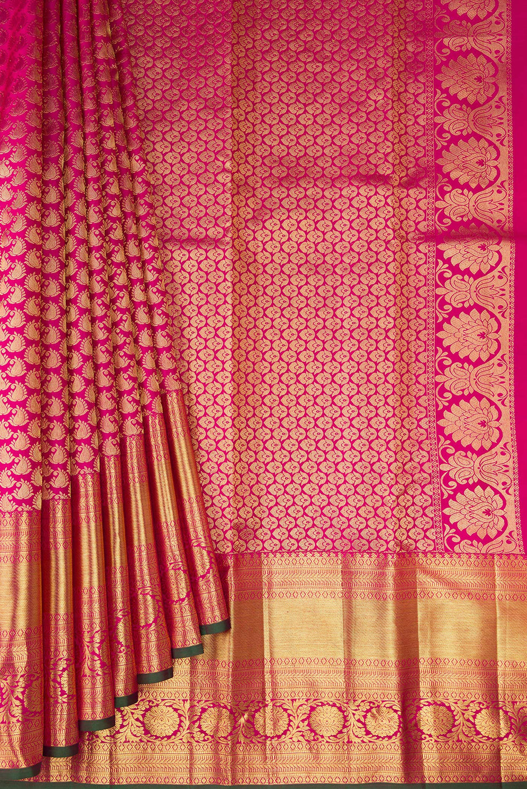 Pleats and pallu of Rani Pink Kanchipuram Silk Saree with Zari Brocade on the body and Zari Border. 