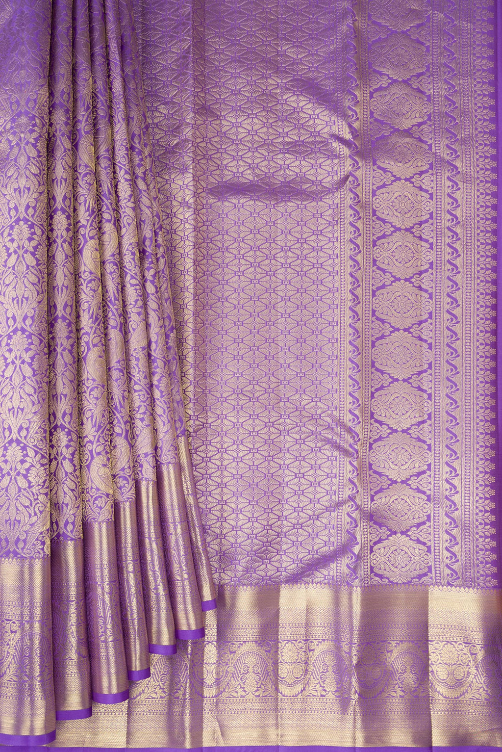 Pleats and pallu of Lavender Kanchipuram Silk Saree with Zari Brocade on the body and Zari Border. 