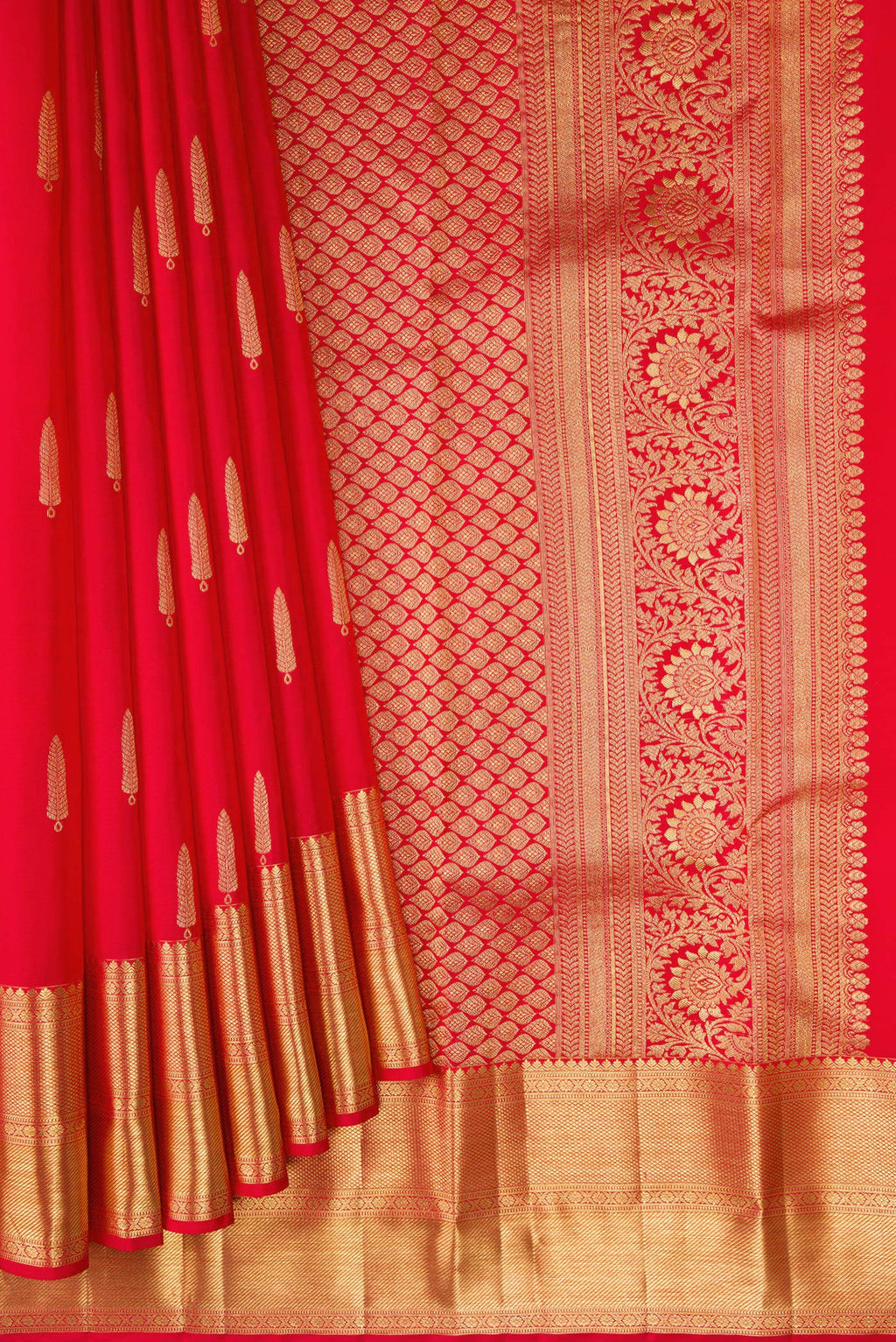 Pleats and pallu of Red Kanchipuram Silk Saree with Zari Butta on the body and Zari Border. 