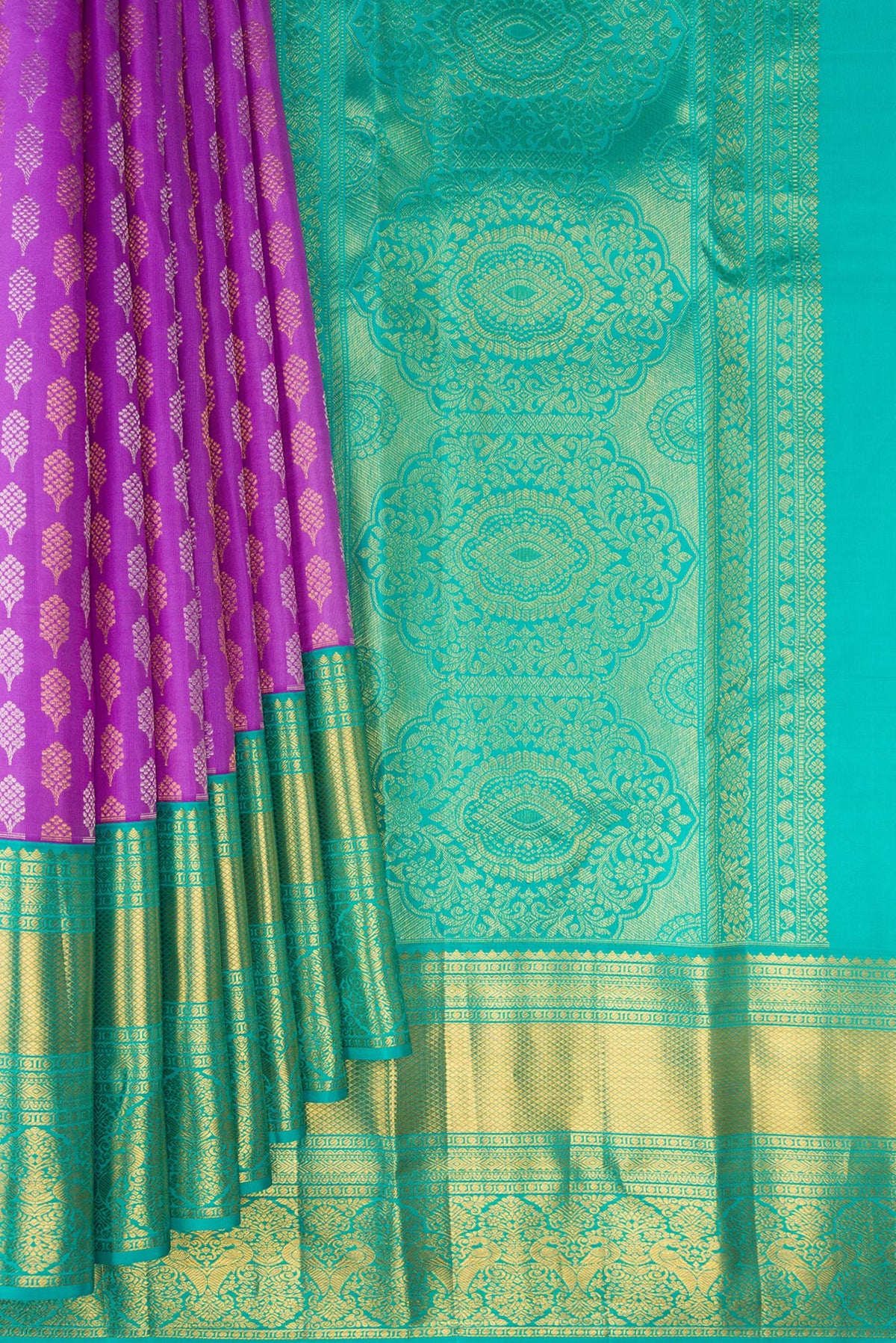 Pleats and pallu of Pure Silk Lavender Kanjivaram Saree with Zari Brocade on the body and Zari Border. 