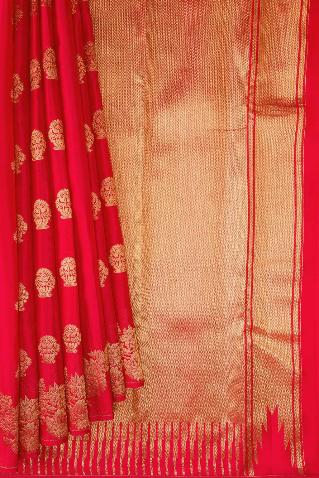 Pleats and pallu of Red Kanchipuram Silk Saree with Zari Butta on the body and Fancy Border. 