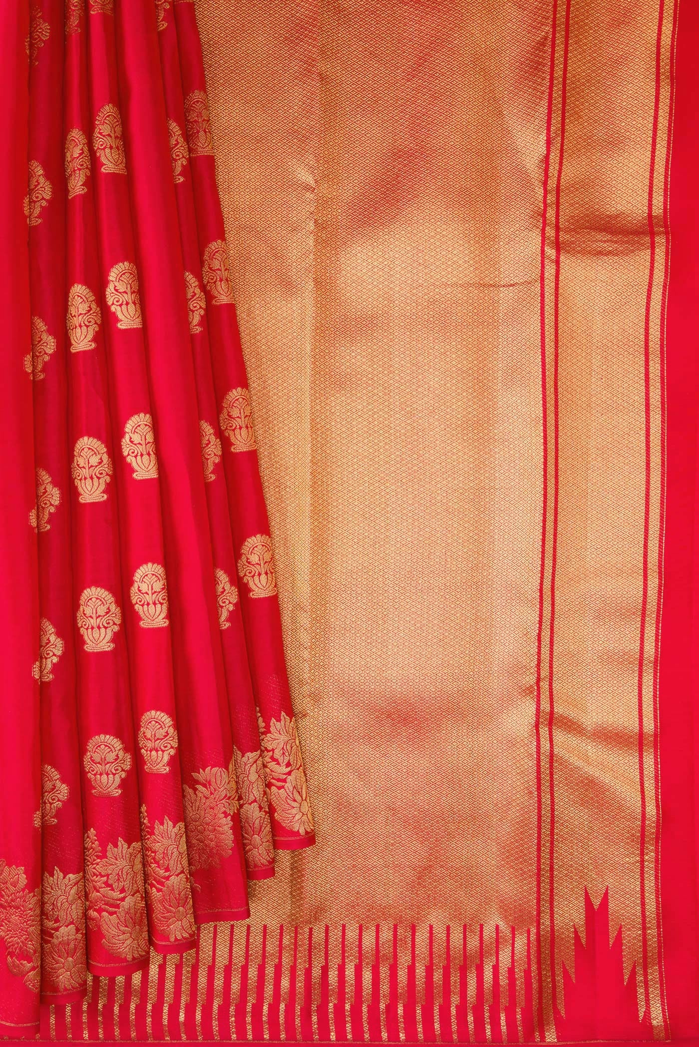 Pleats and pallu of Red Kanchipuram Silk Saree with Zari Butta on the body and Fancy Border. 