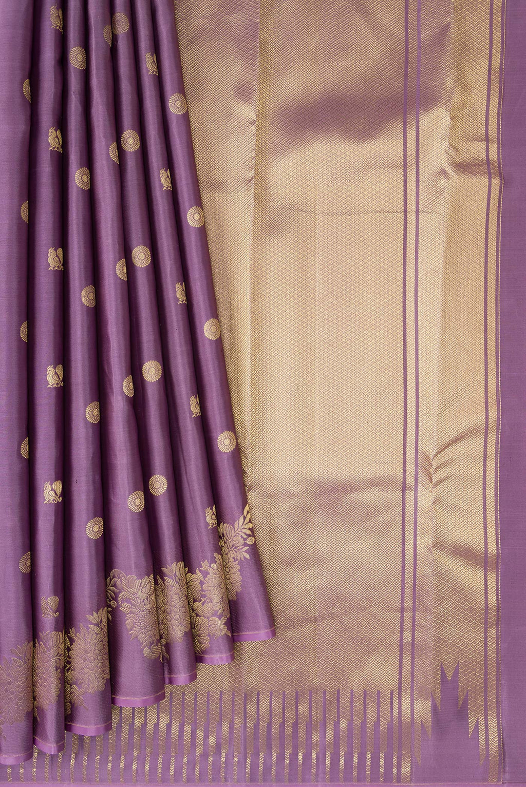 Pleats and pallu of Lavender Kanchipuram Silk Saree with Zari Butta on the body and Fancy Border. 