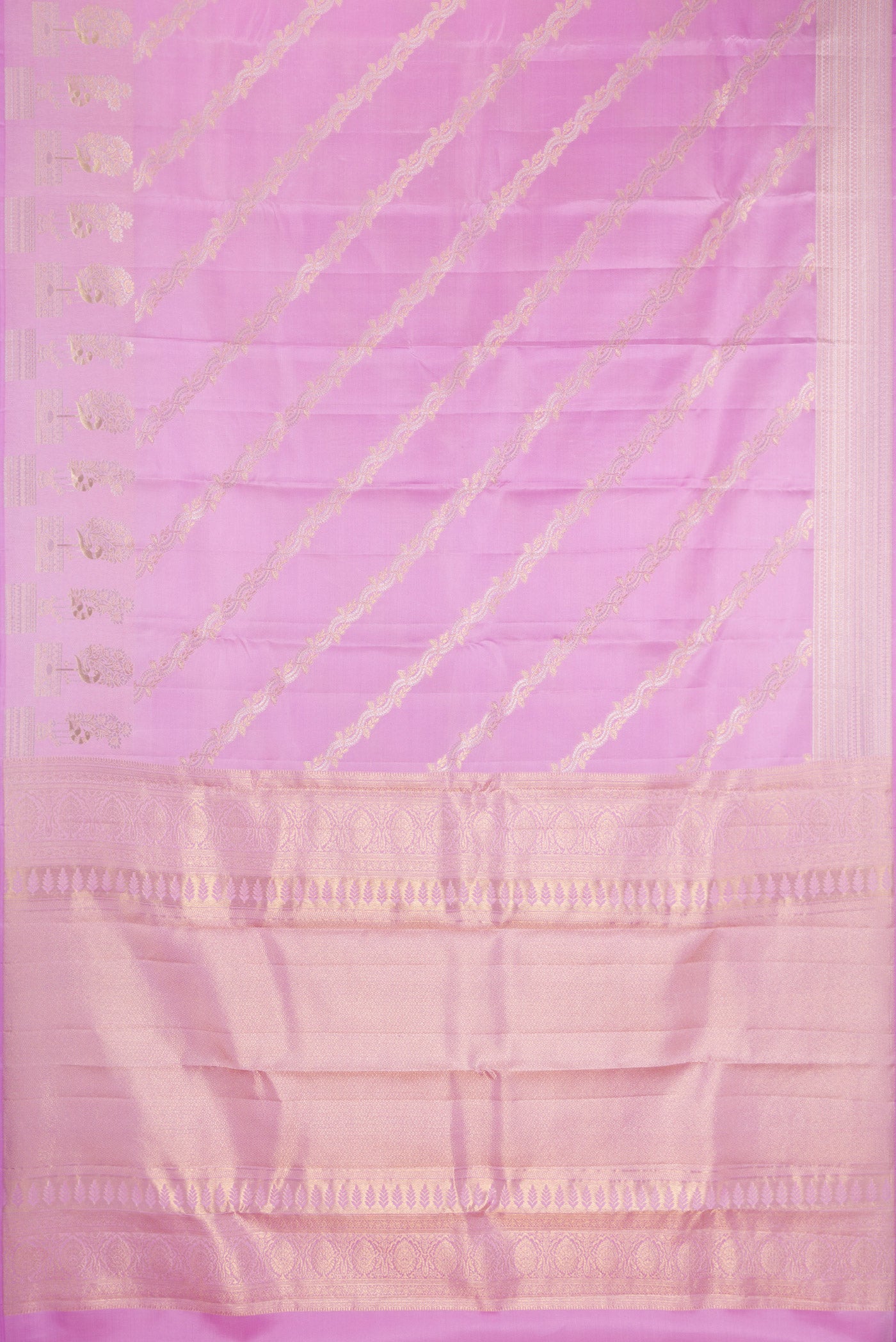Flat view of Lavender Dual Tone Kanchipuram Silk Saree with Zari Butta on the body and Zari Border. 