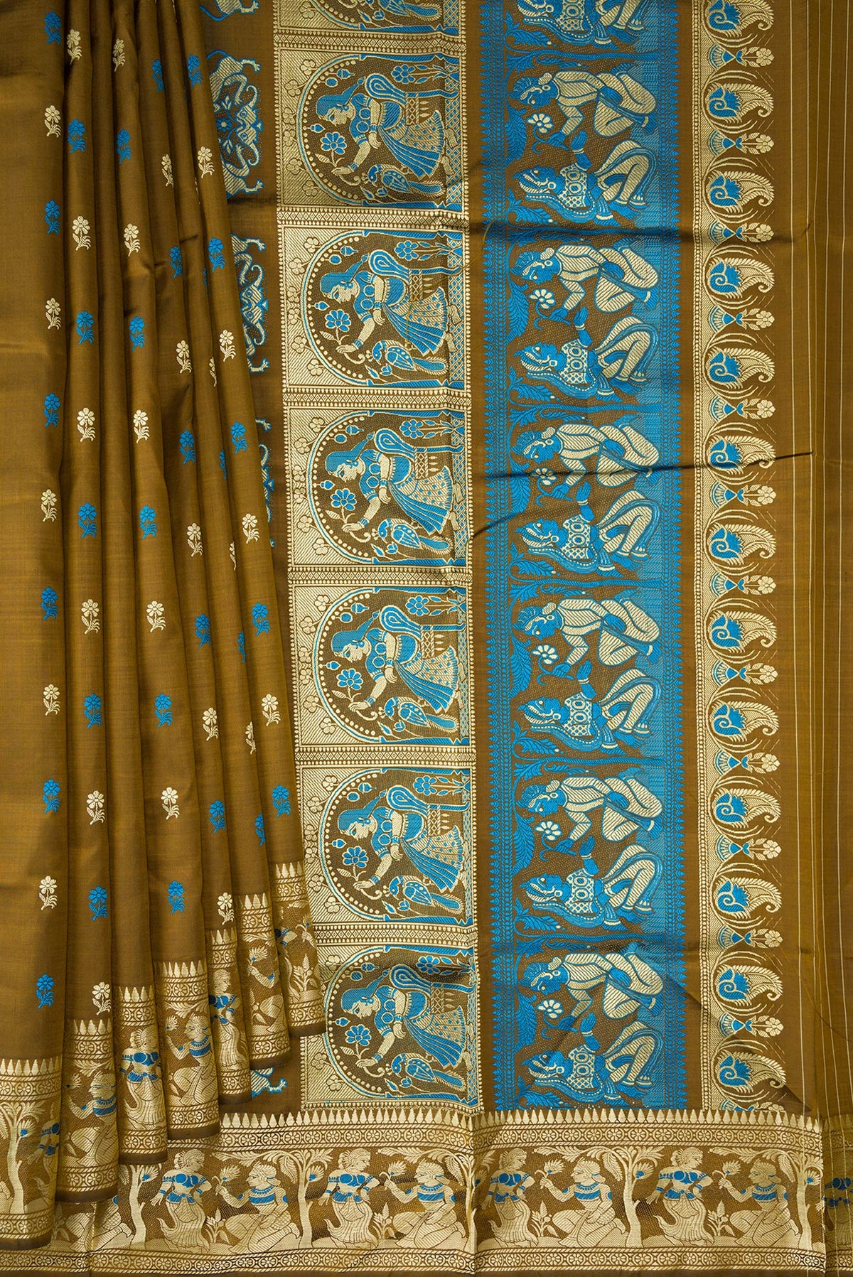 Pleats and pallu of Mehandi Green Baluchari Silk Saree with Thread Butta on the body and Thread Border. 