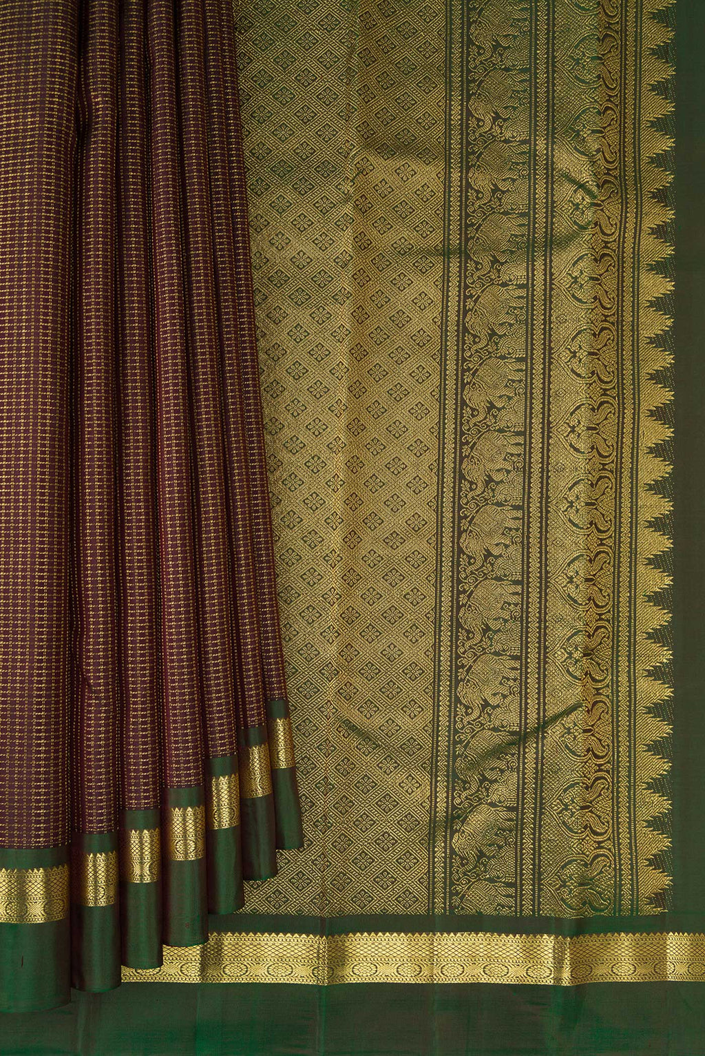 Pleats and pallu of Pure Silk Coffee Brown Kanchipuram Saree with Checked design on the body and Zari Border. 