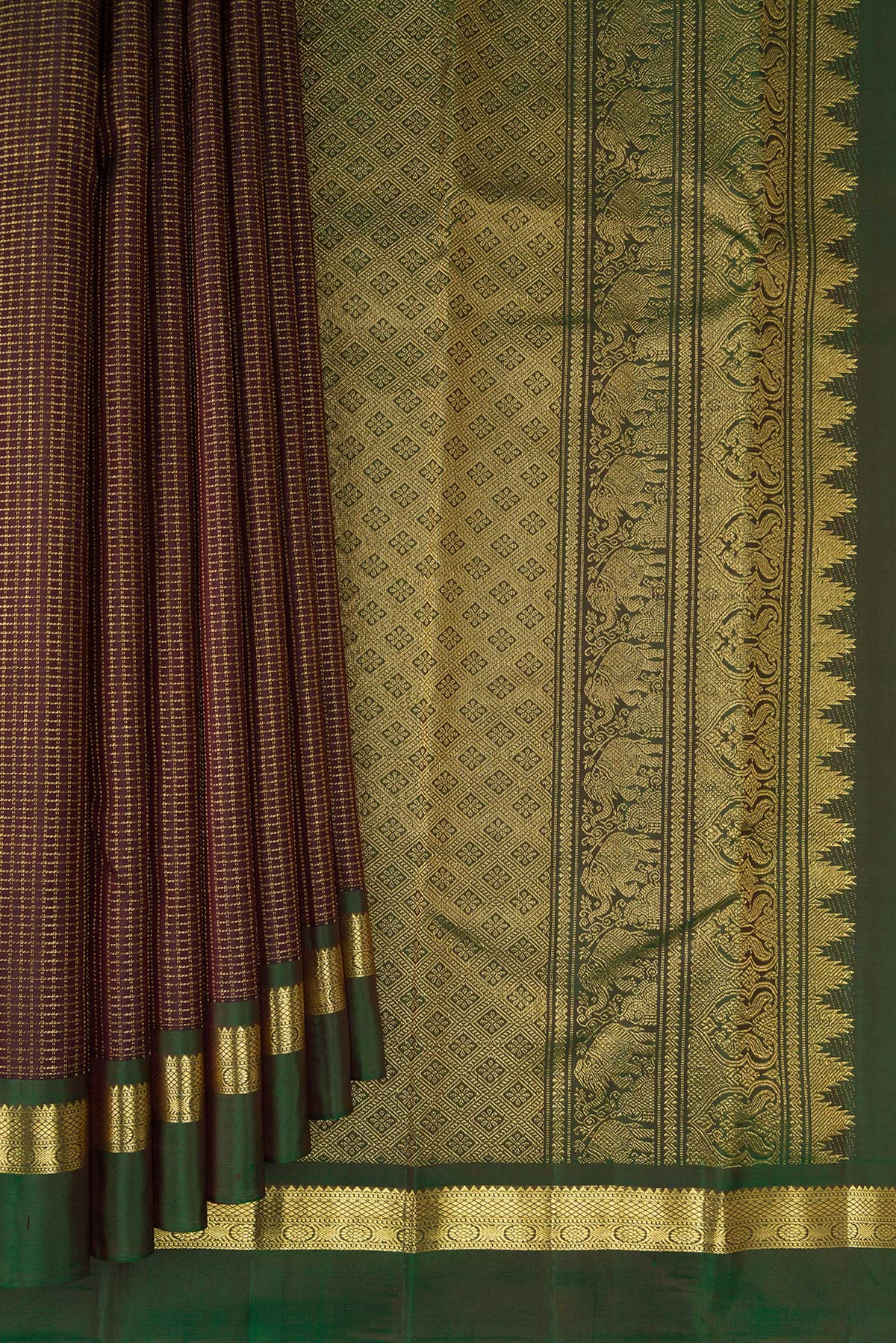 Pleats and pallu of Pure Silk Coffee Brown Kanchipuram Saree with Checked design on the body and Zari Border. 