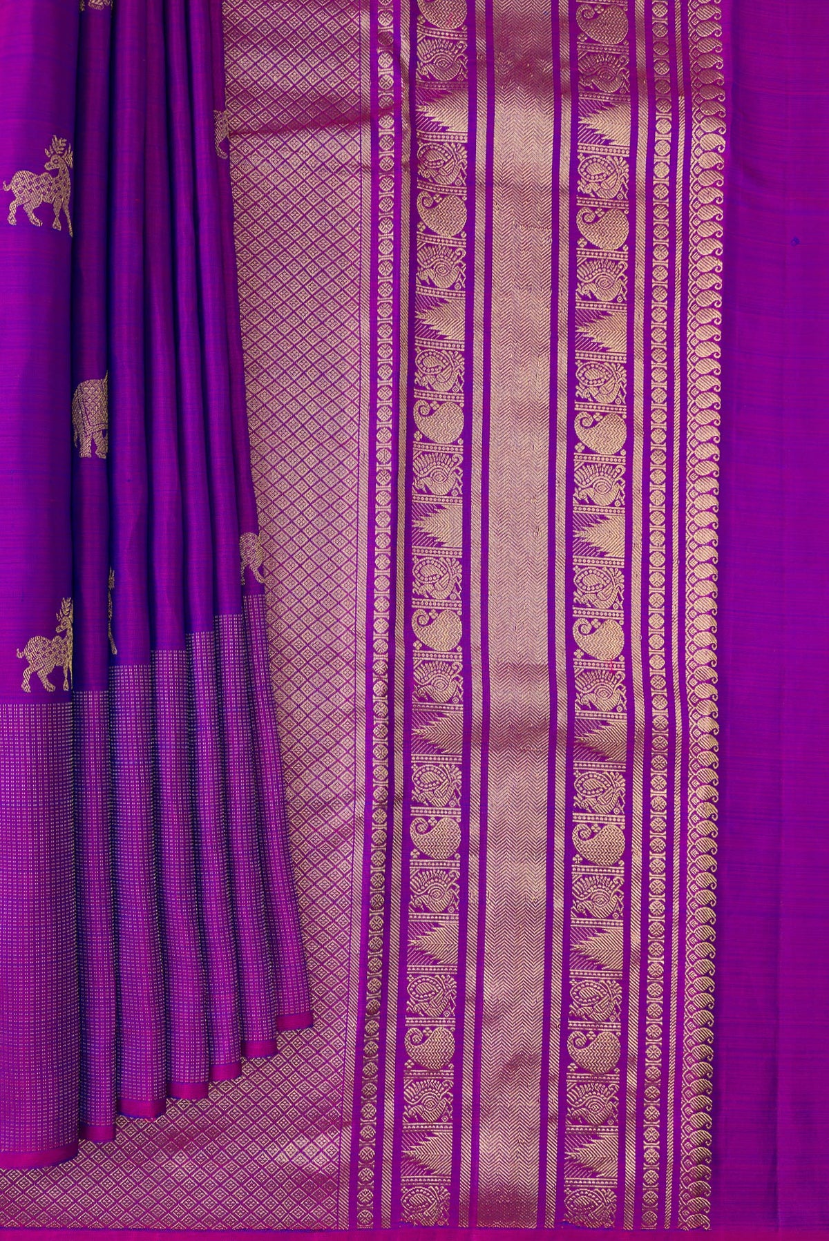 Pleats and pallu of Pure Silk Purple Kanchipuram Saree with Zari Butta on the body and Zari Border. 