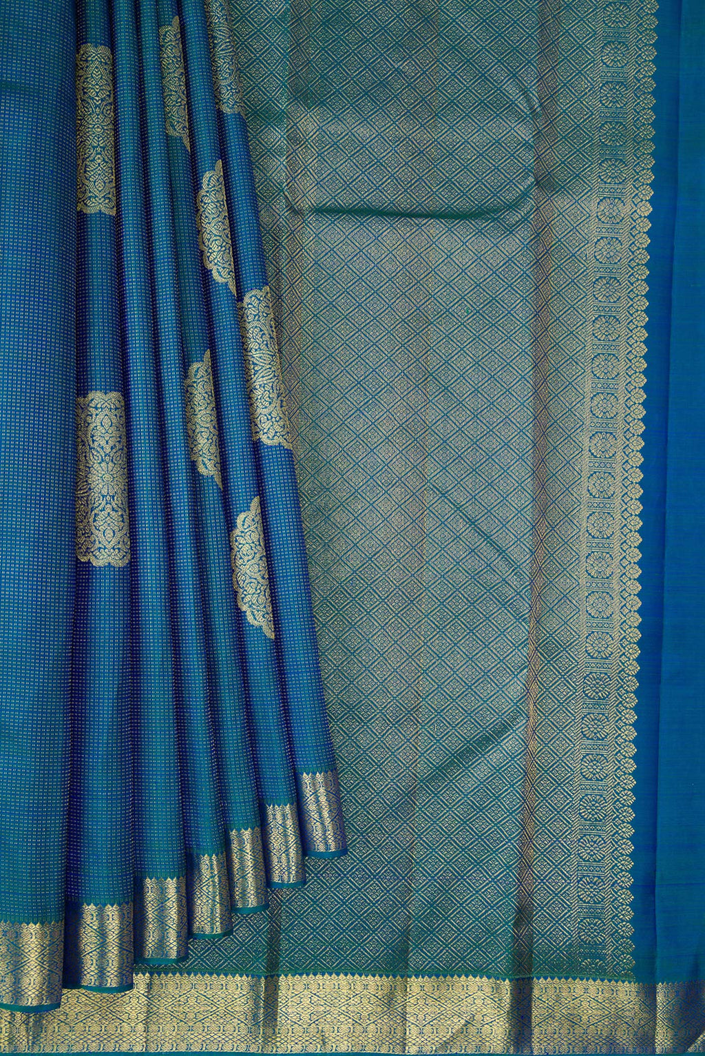 Pleats and pallu of Pure Silk Peacock Blue Dual Tone Kanchipuram Saree with Zari Butta on the body and Zari Border. 