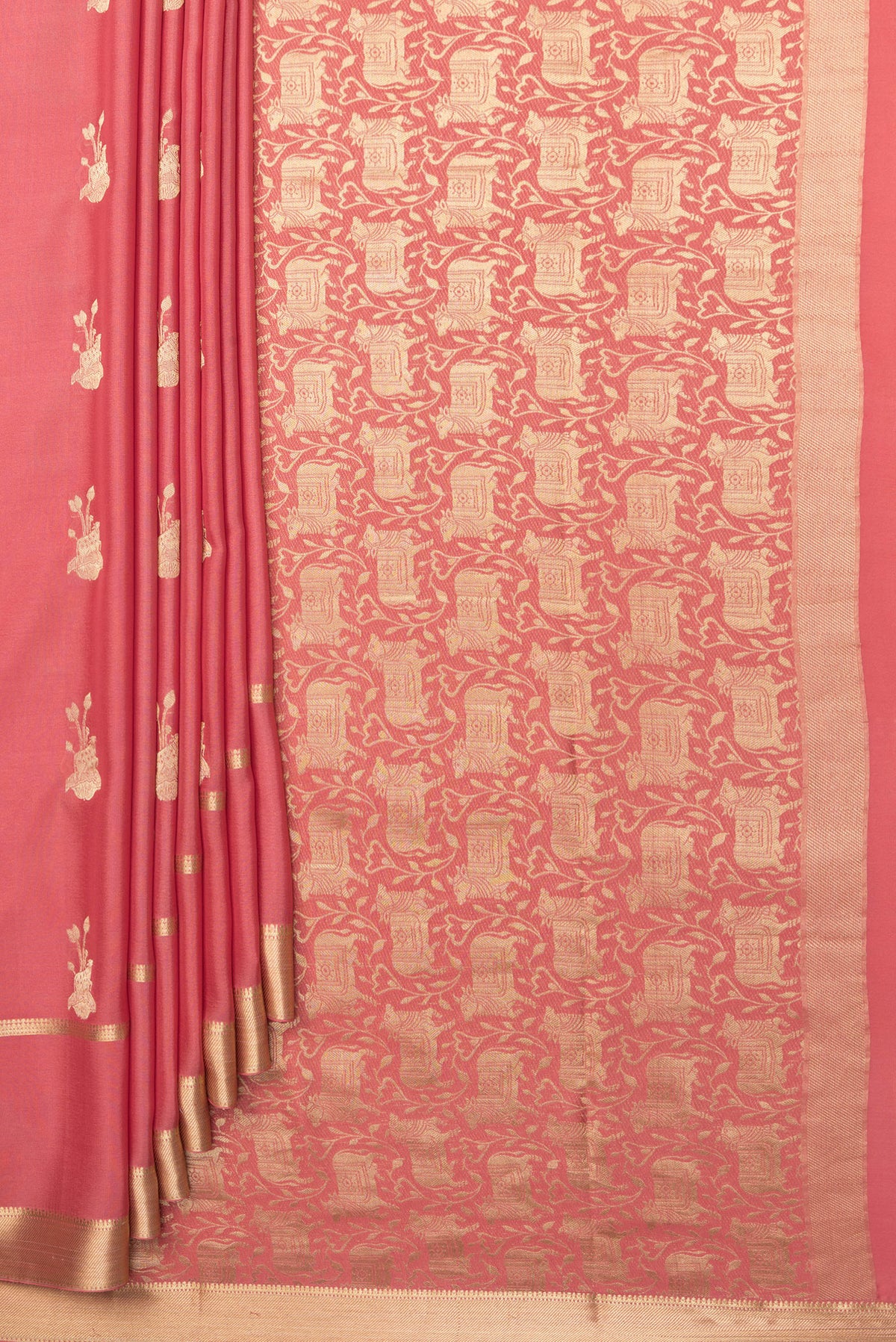 Pleats and pallu of Pure Silk Pink Dual Tone Banarasi Georgette Saree with Zari Butta on the body and Zari Border. 
