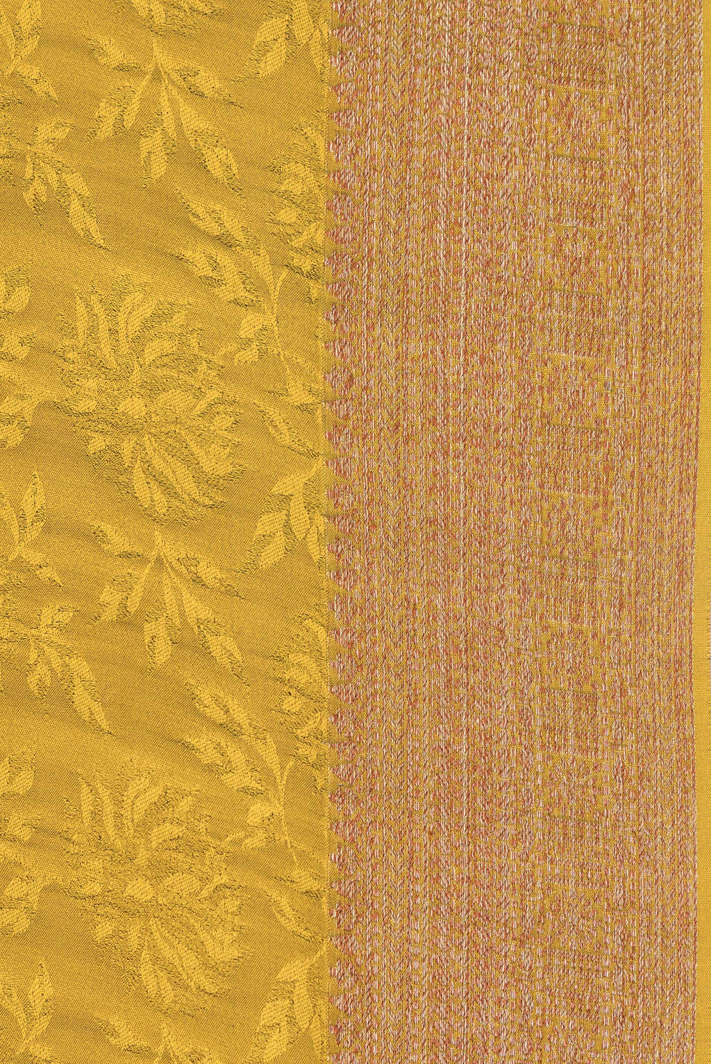 Border image of Mehandi Green Dual Tone Banarasi Georgette Saree with Jacquard design on the body and Zari Border. 