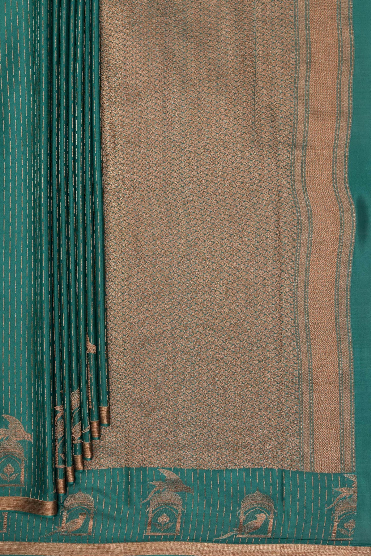 Pleats and pallu of Bottle Green Dual Tone Banarasi Georgette Saree with Zari Brocade on the body and Fancy Border. 