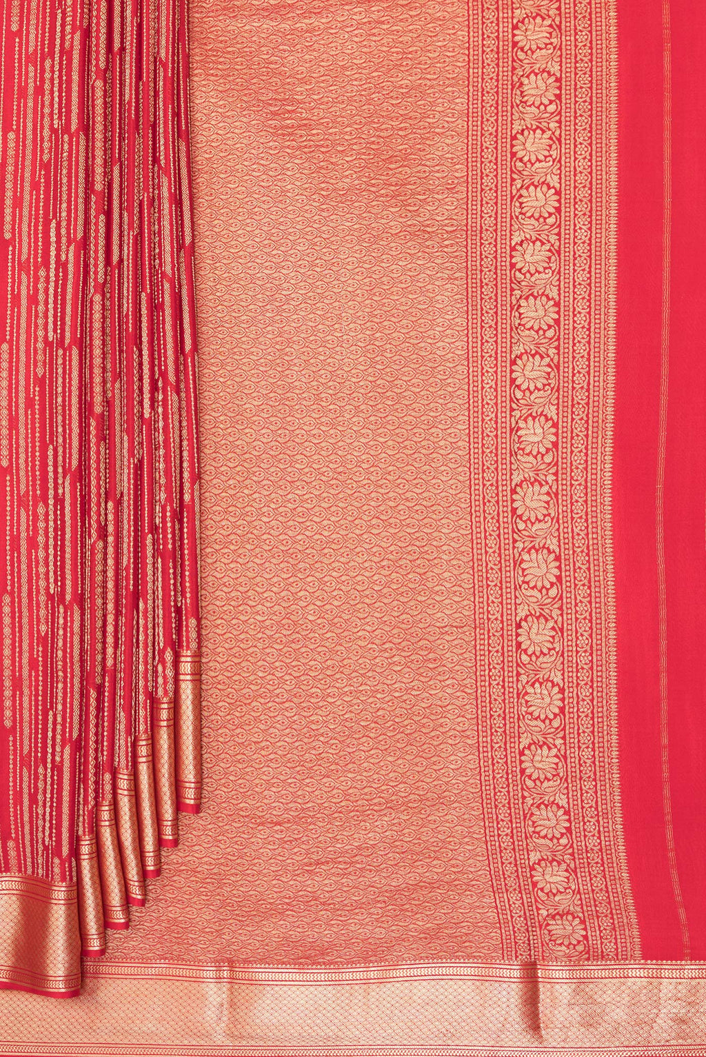 Pleats and pallu of Red Dual Tone Banarasi Georgette Saree with Zari Brocade on the body and Zari Border. 