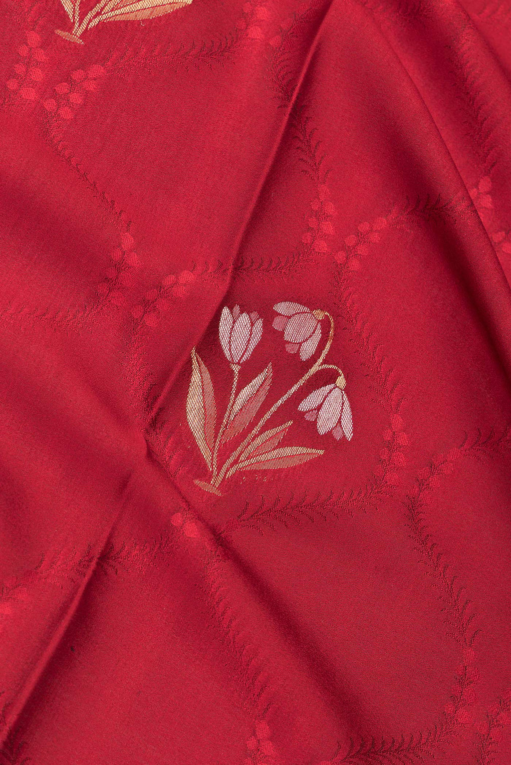 Close up of Maroon Dual Tone Banarasi Georgette Saree with Jacquard With Zari Butta on the body and Zari Border.  displaying folds