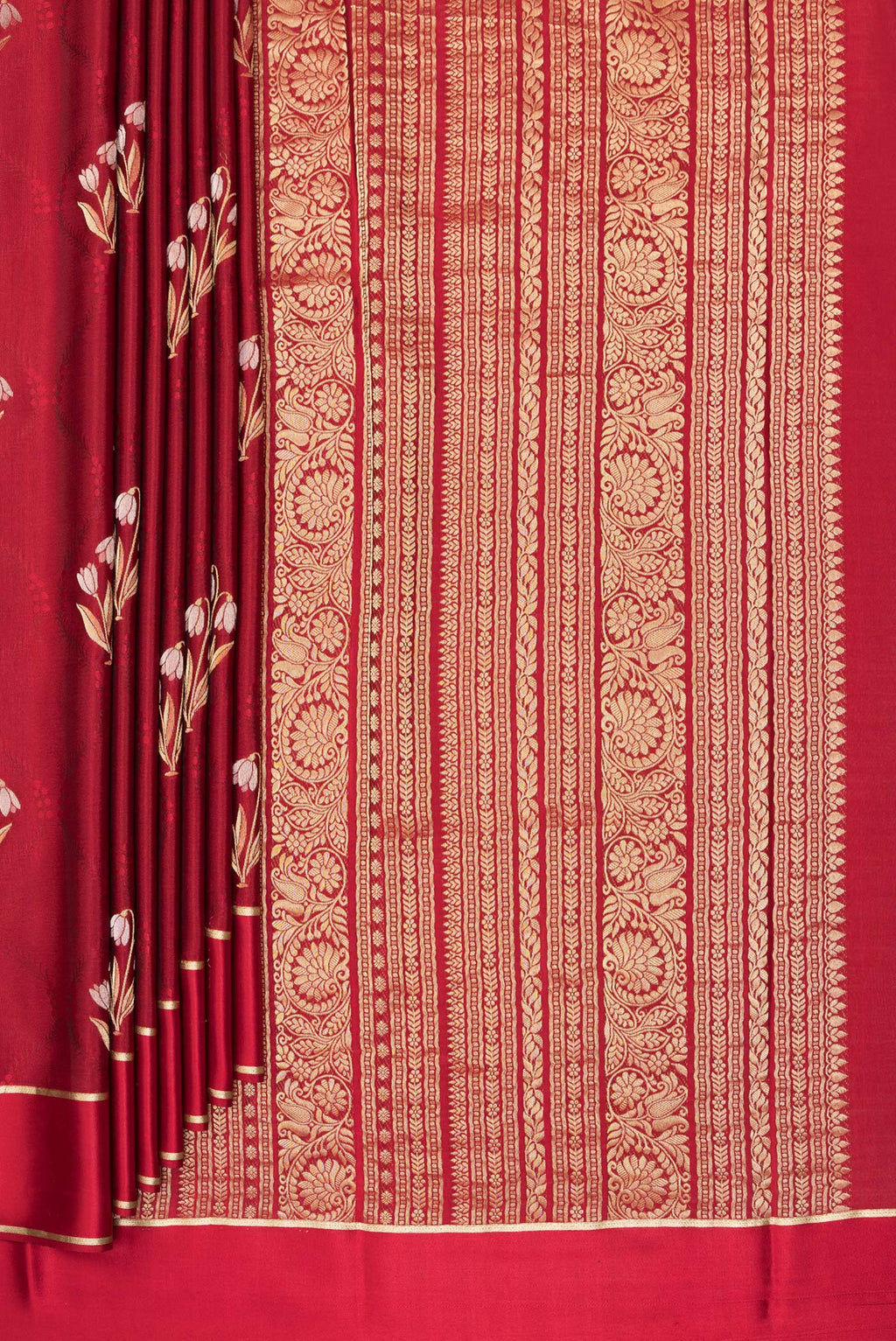 Pleats and pallu of Maroon Dual Tone Banarasi Georgette Saree with Jacquard With Zari Butta on the body and Zari Border. 