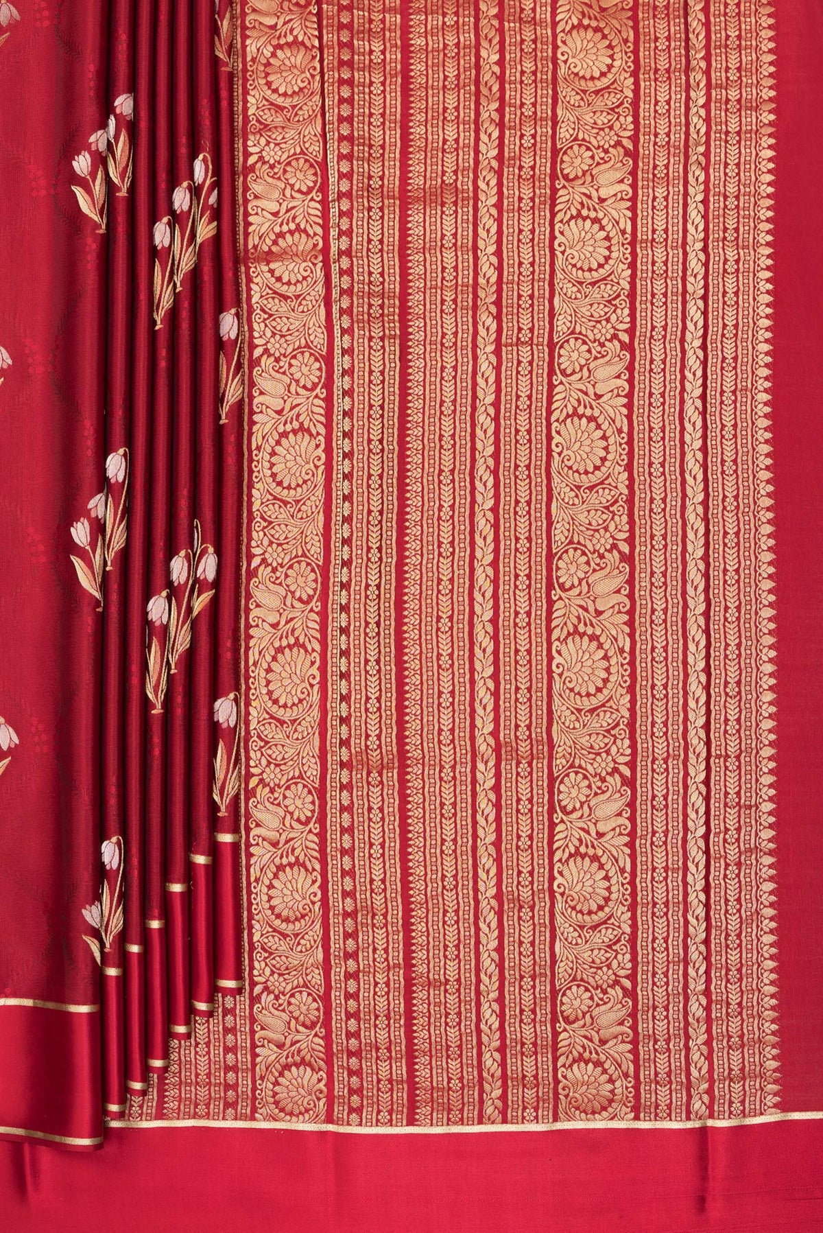 Pleats and pallu of Maroon Dual Tone Banarasi Georgette Saree with Jacquard With Zari Butta on the body and Zari Border. 