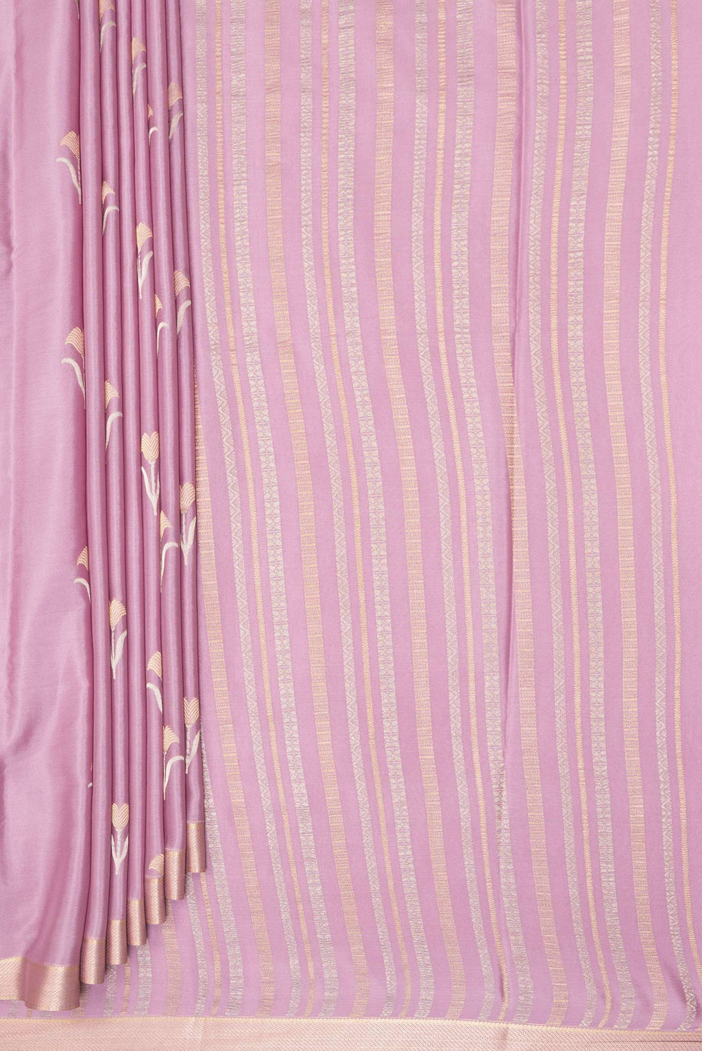 Pleats and pallu of Lavender Dual Tone Banarasi Georgette Saree with Zari Butta on the body and Zari Border. 