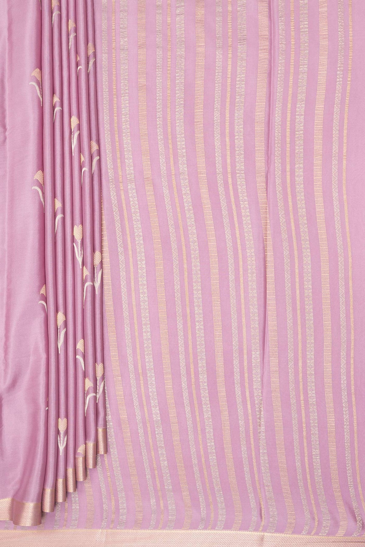 Pleats and pallu of Lavender Dual Tone Banarasi Georgette Saree with Zari Butta on the body and Zari Border. 